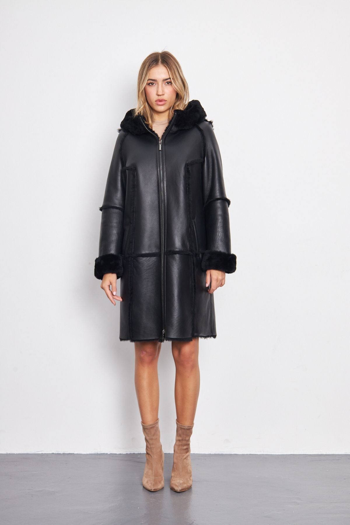 Hakiki Deri Kapüşonlu Oversize Kadın Kaban - İçi Kürklü - Koyu Kahverengi 90 cm- 113422 - siyah