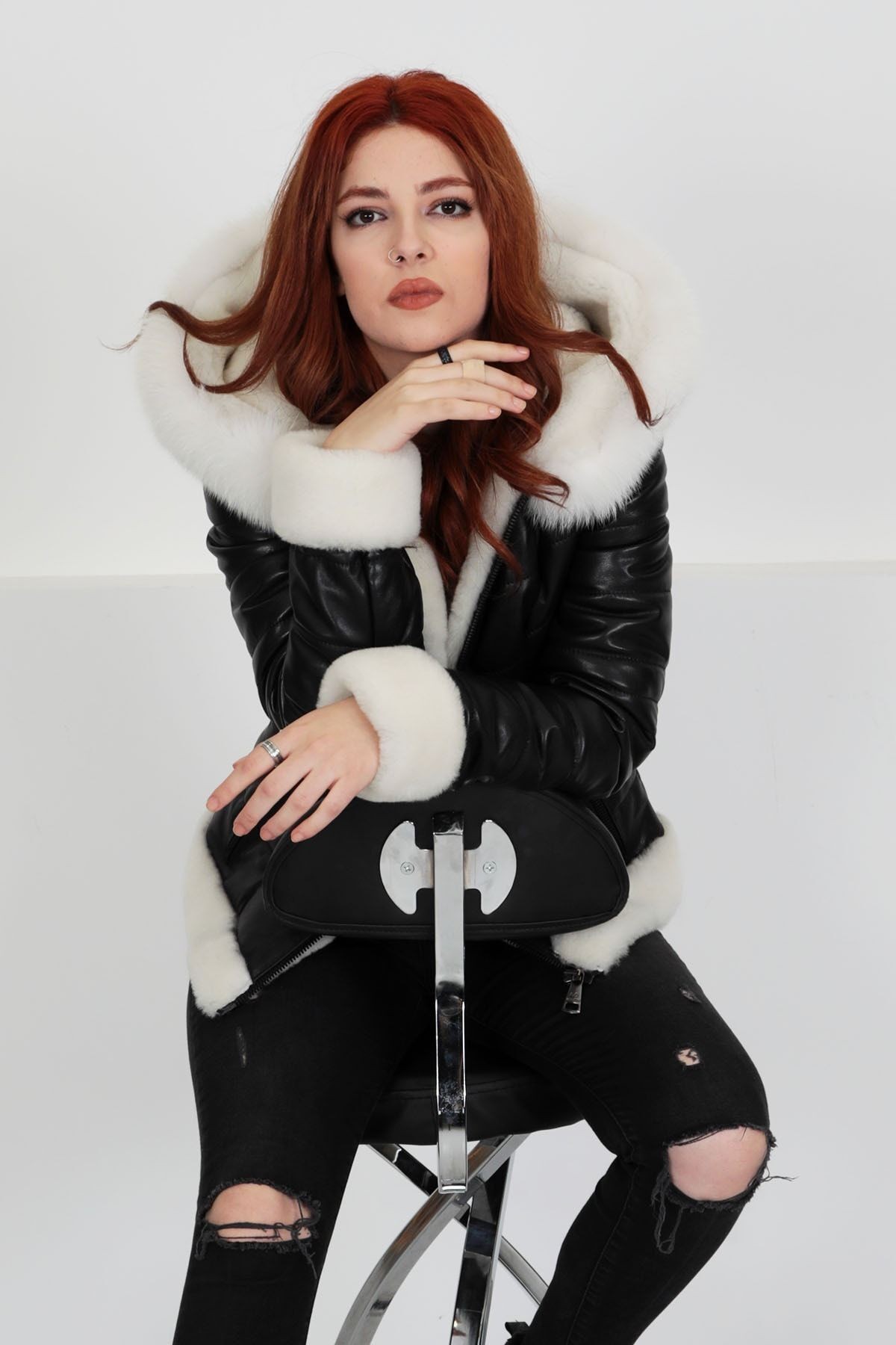 Siyah Özel Kürklü Şişme Hakiki Deri Mont, Kapüşonlu, 65 Cm, Fit Kesim, Kadın, Premium Dikiş Detaylı