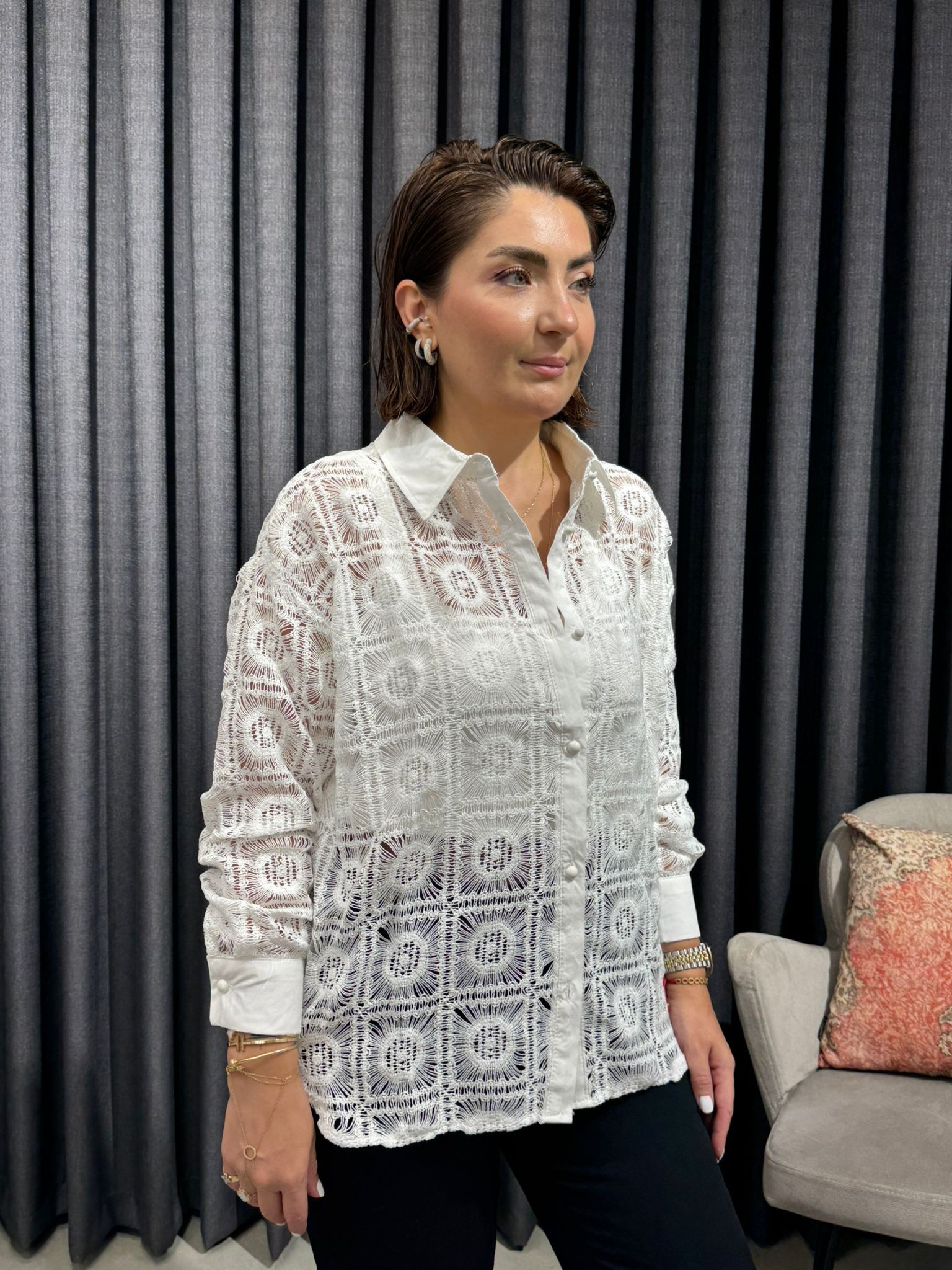 Beyaz Dantel Detaylı Gömlek