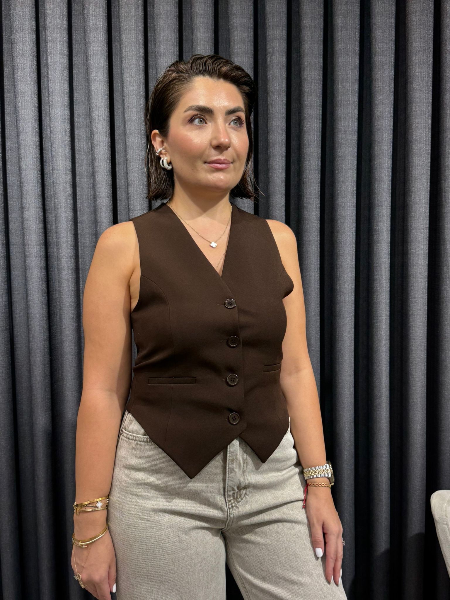 Kahve Dört Düğmeli İçi Astarlı Yelek