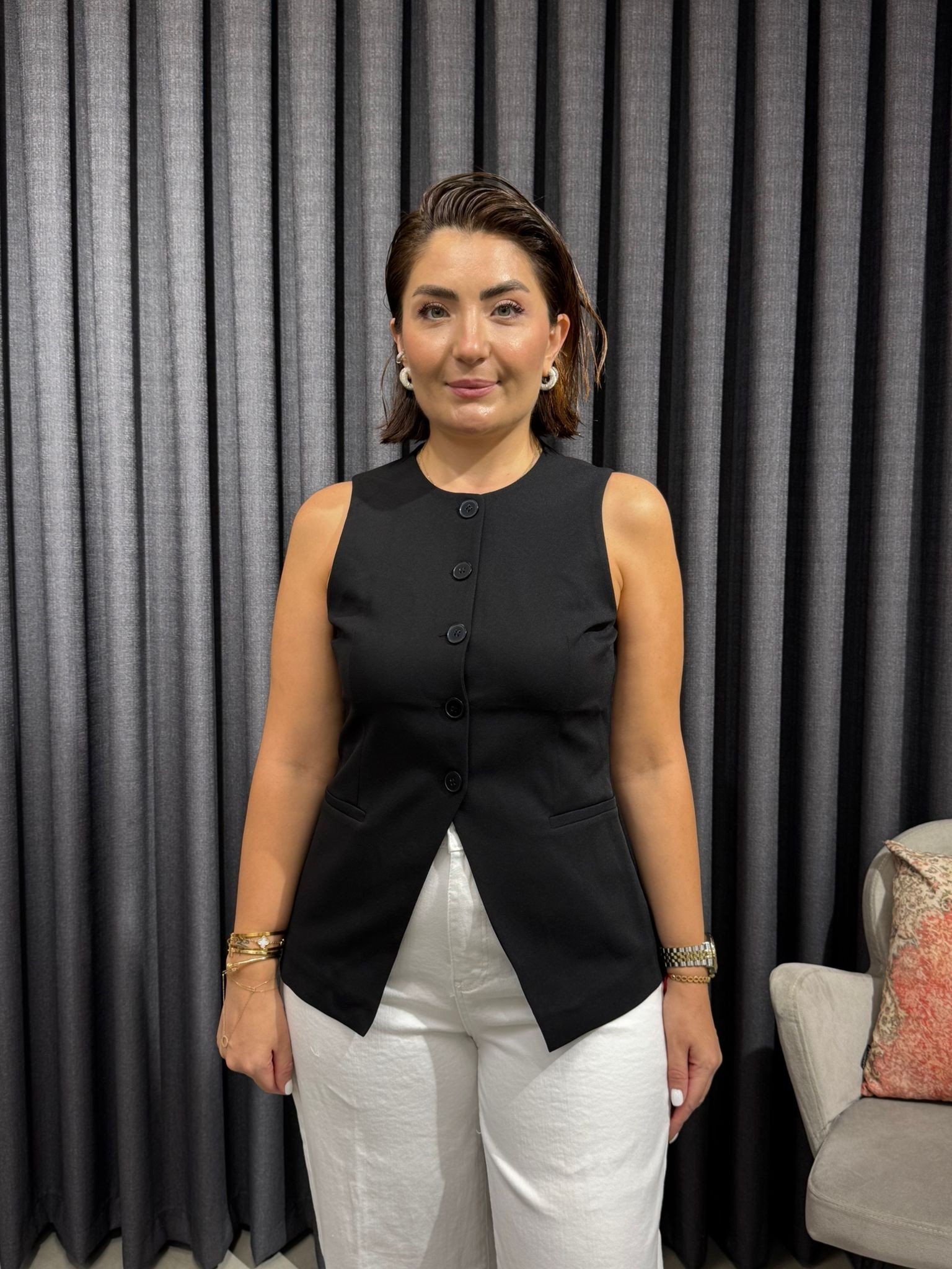 Siyah Düğmeli Kumaş Yelek