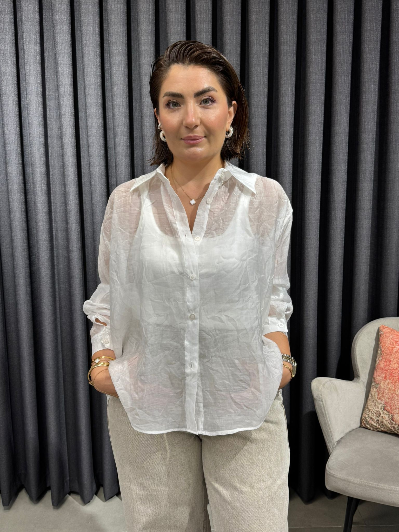 Beyaz Transparan Arka Kısmı Bağlama Detaylı Gömlek