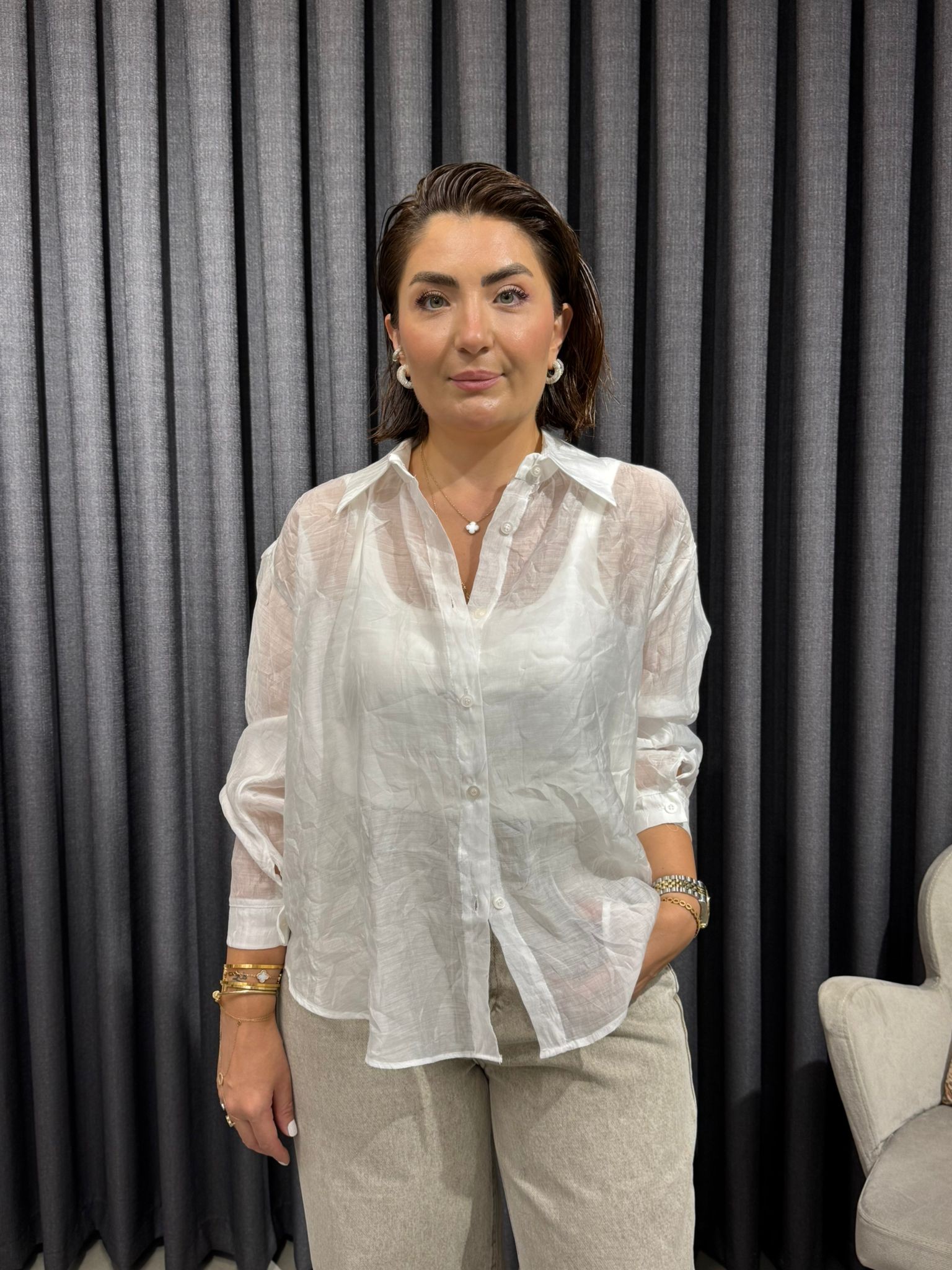 Beyaz Transparan Arka Kısmı Bağlama Detaylı Gömlek