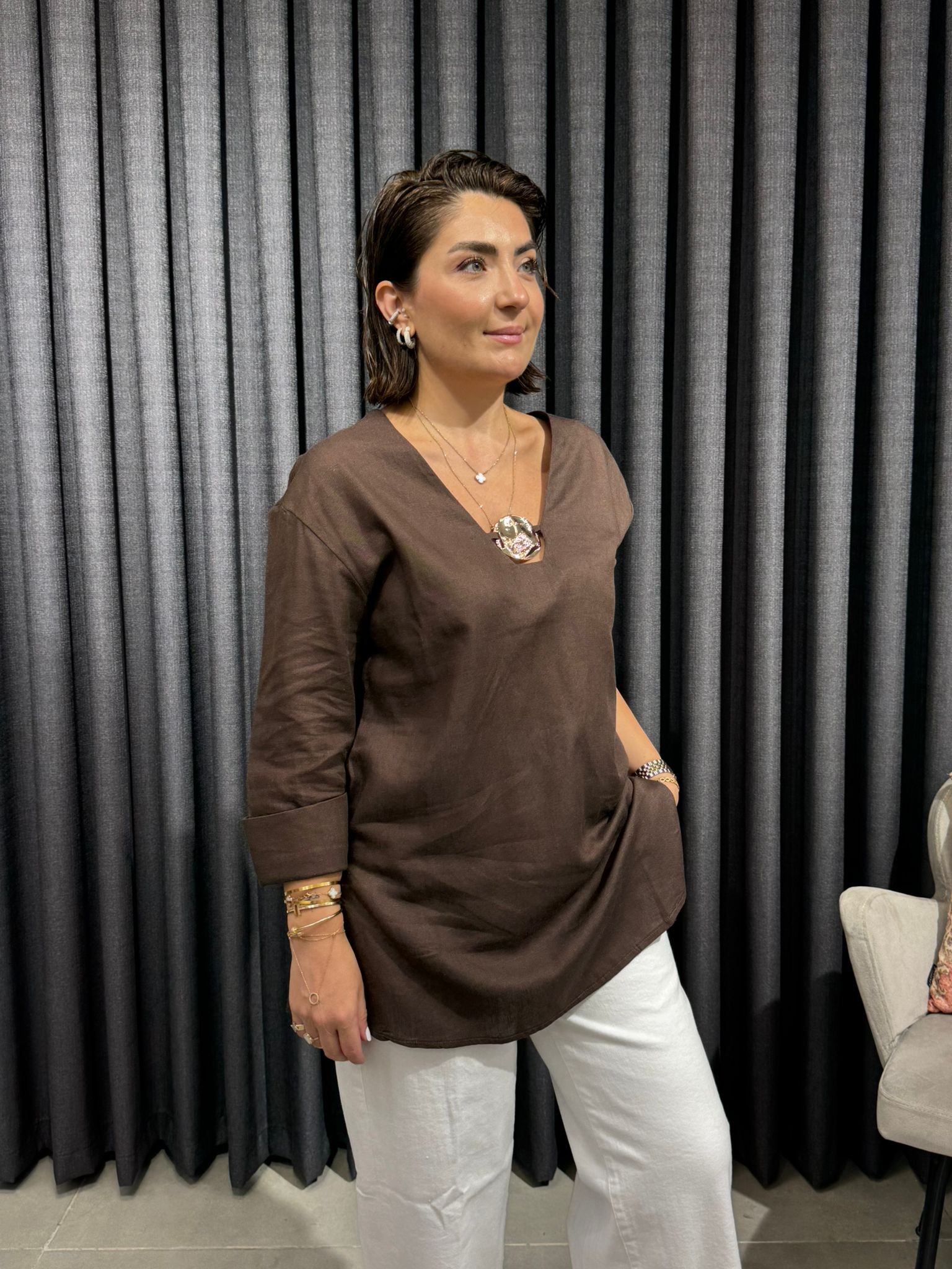 Kahve Keten Yaka Gold Takı Detaylı Bluz