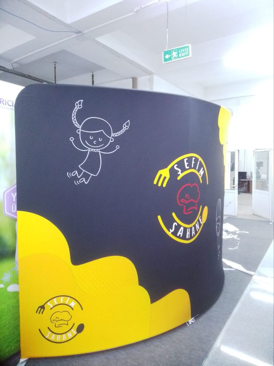 230 x 230 cm OVAL Bez -Boru Stand  Back Drop
