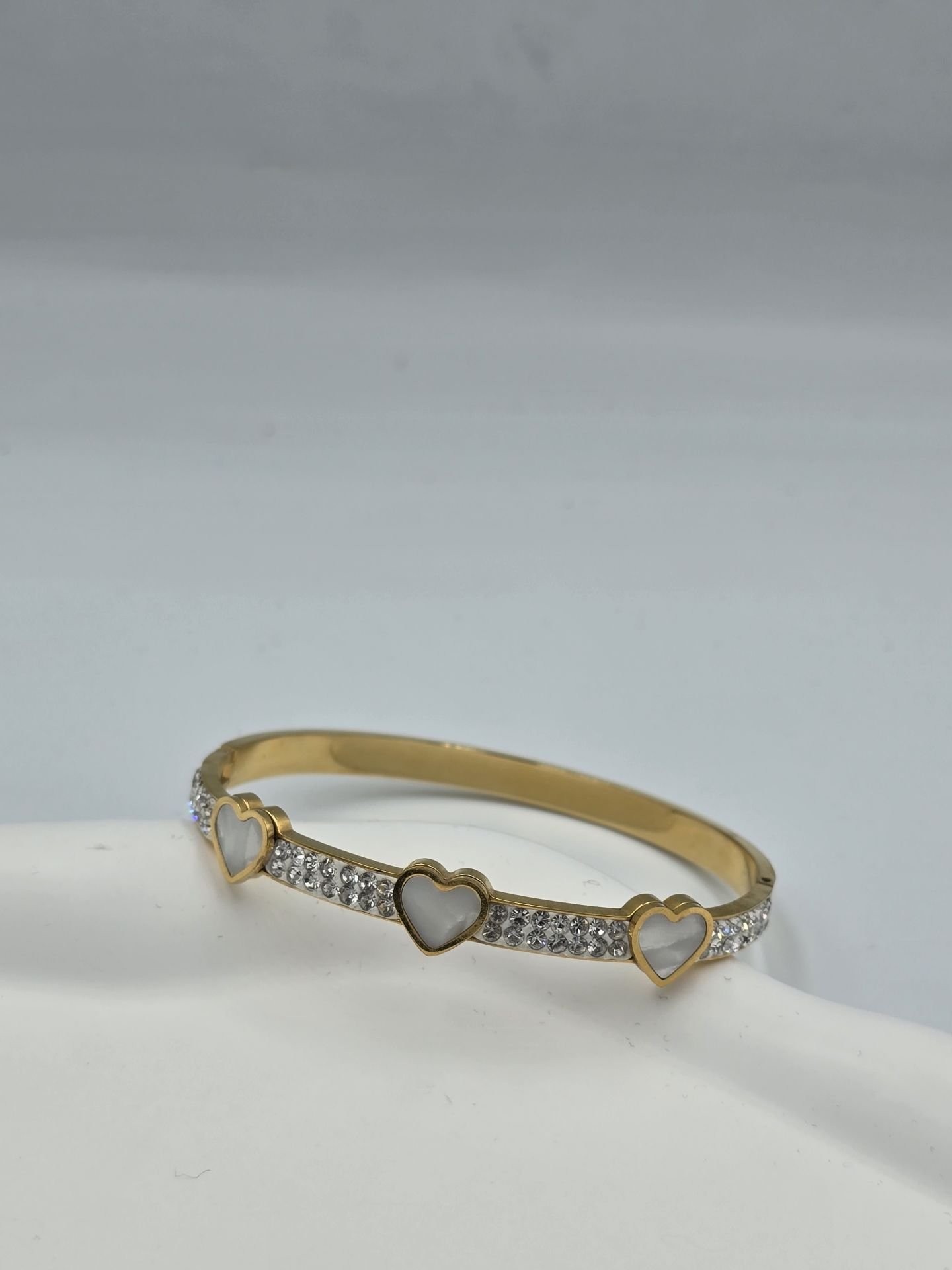 Gold Zirkon Taş Kaplı Kalp Detay Kelepçe