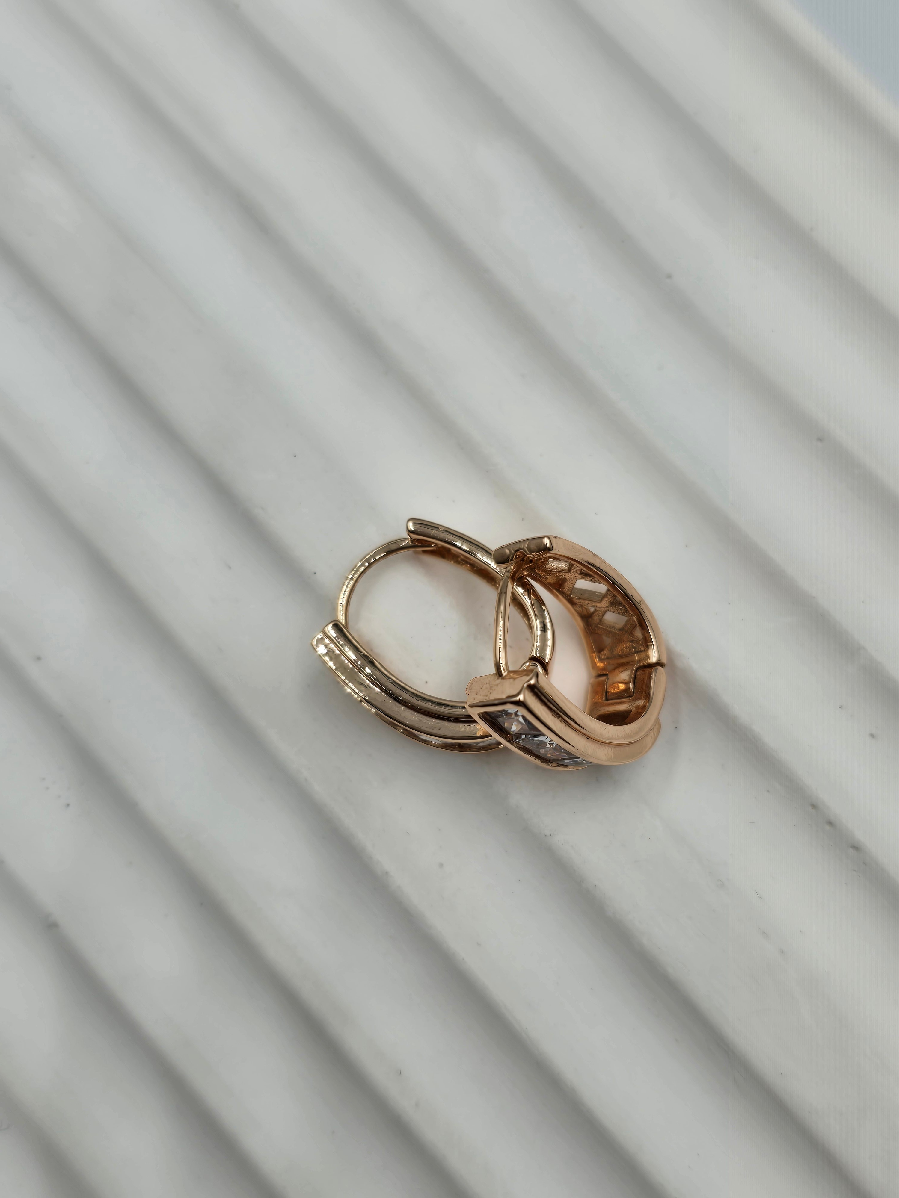 Gold Oval Zirkon Taş Küpe