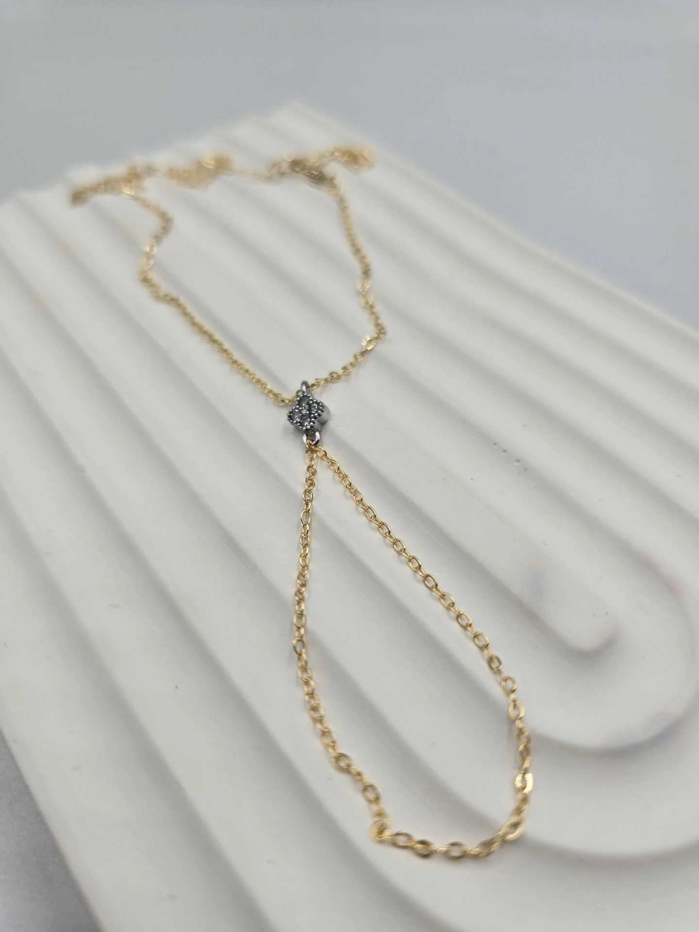 Minimal Yonca Şahmeran