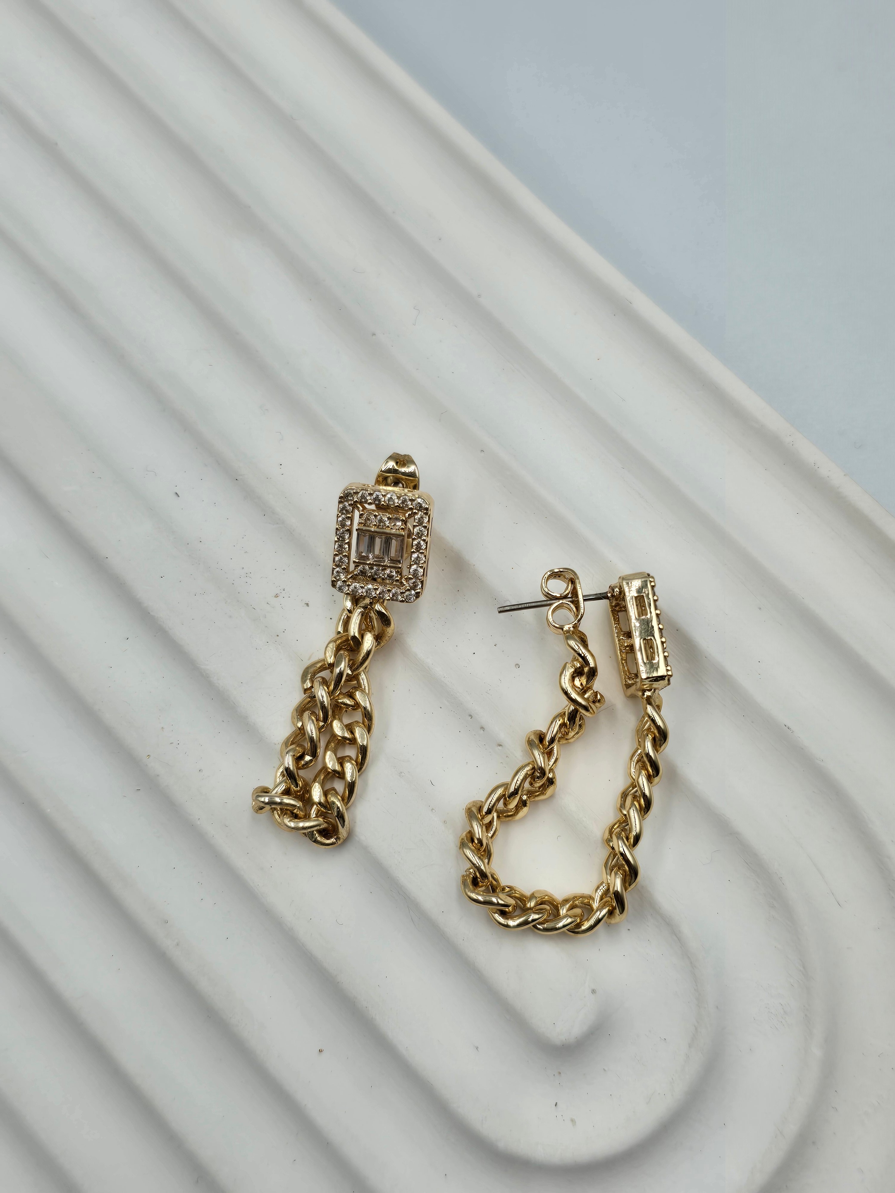 Baget Altı Zincir Sallantılı Küpe