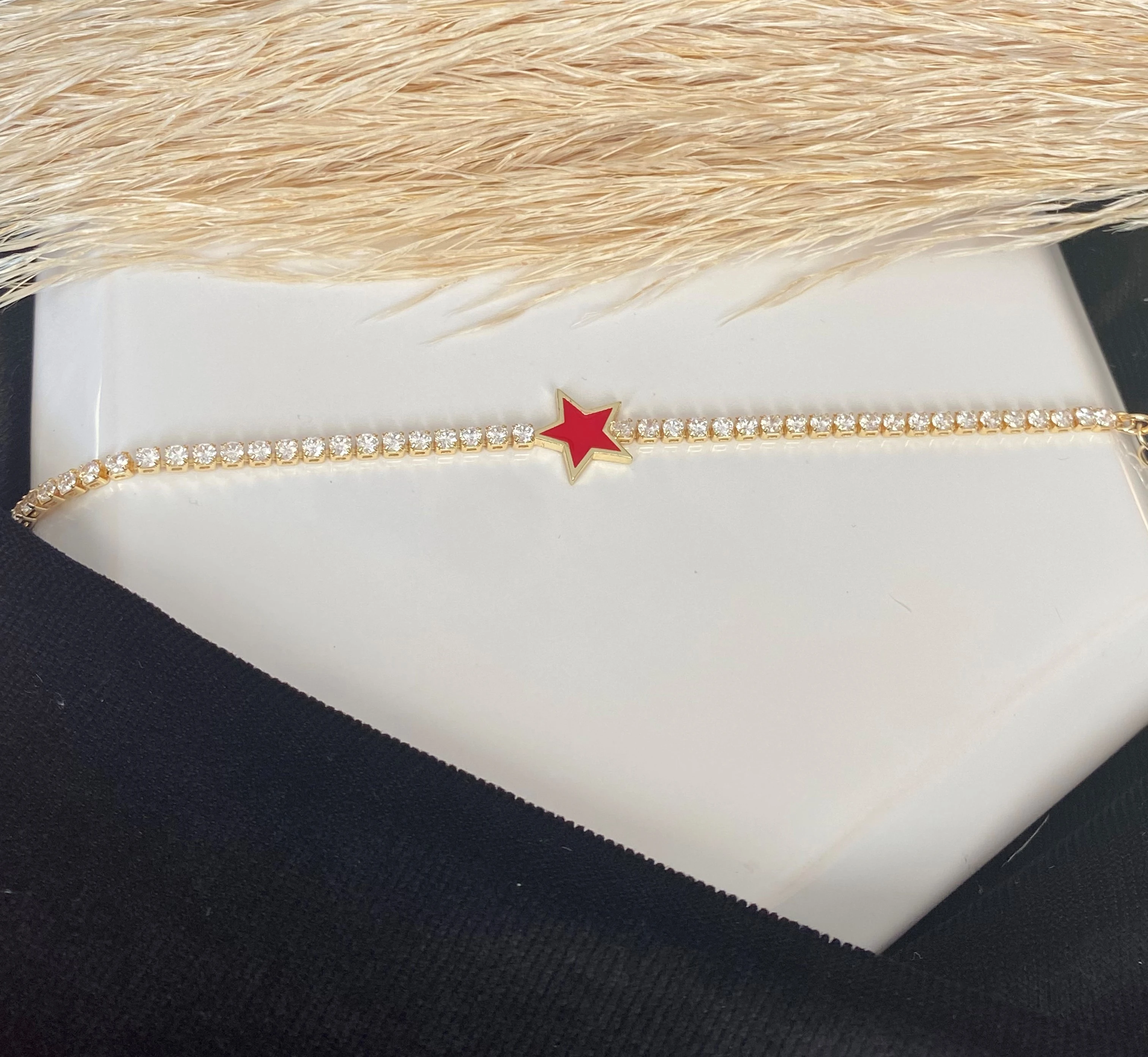 Ortası Mineli Yıldız Su Yolu Kolye