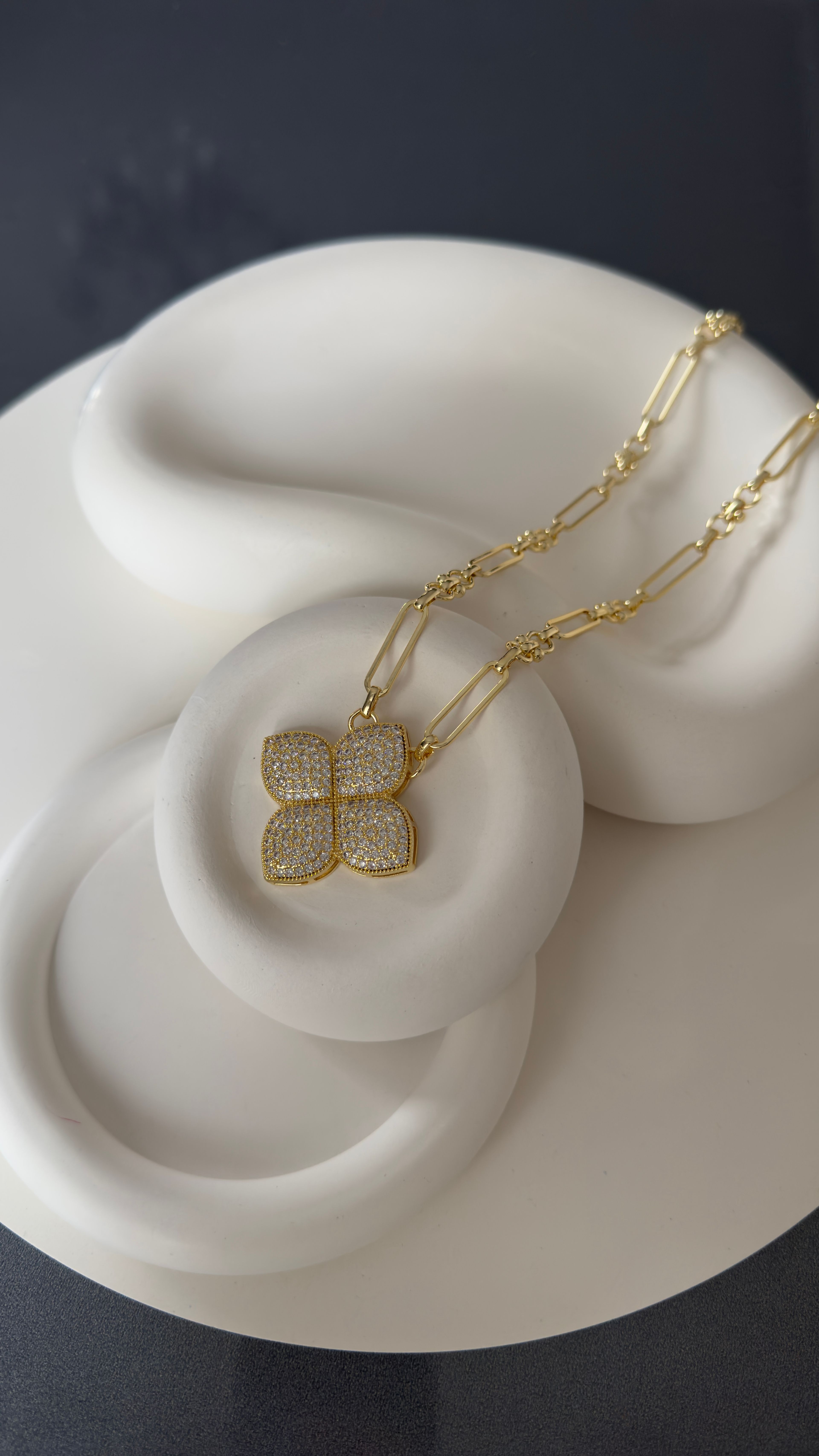 BLOSSOM GÖŞTERİŞLİ ŞIK 14K GOLD KAPLAMA KOLYE