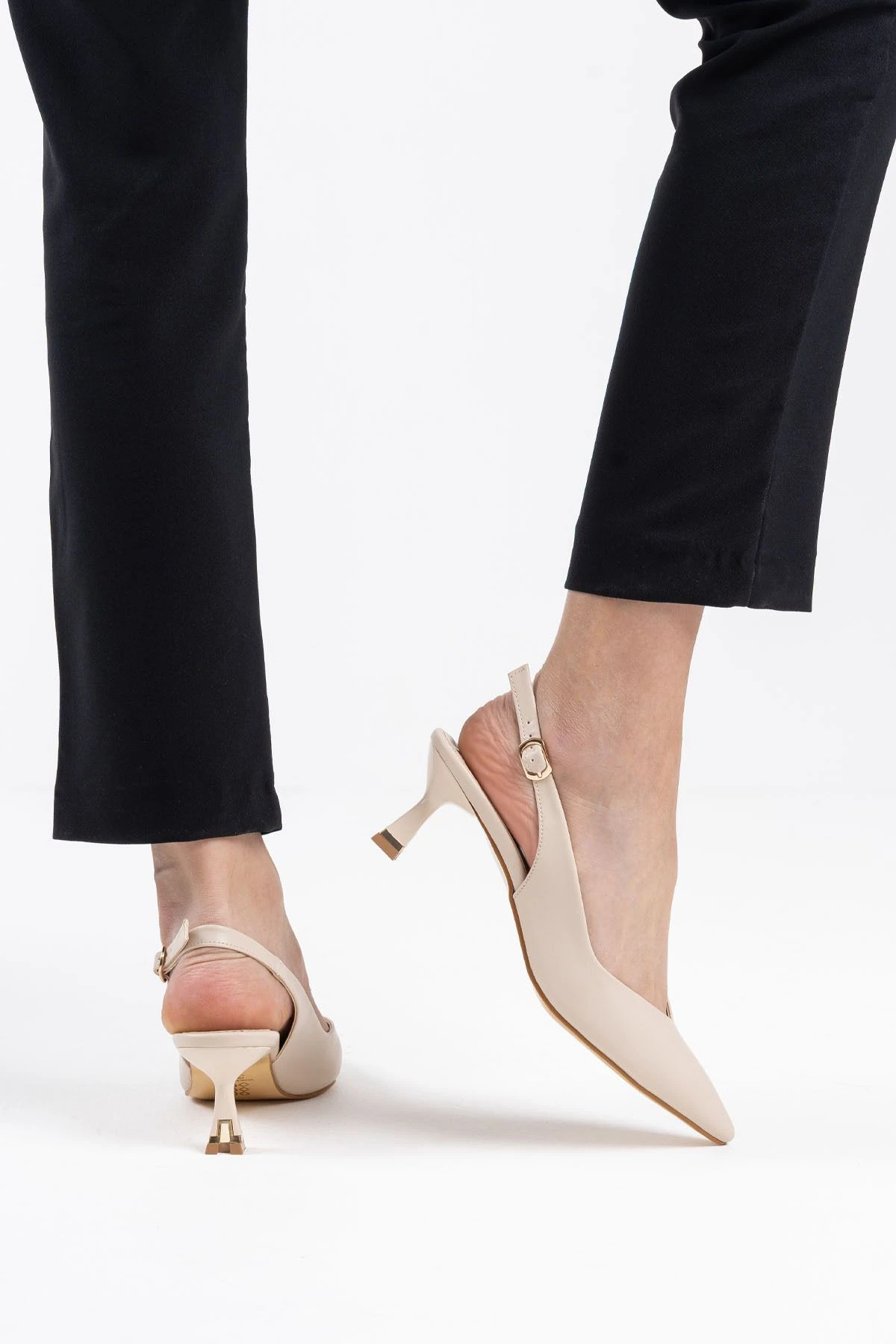 Kadın Bej Deri 5 cm Stiletto Özel Tasarım Topuk V Model Arkası Açık Rahat Massole Yeni Sezon