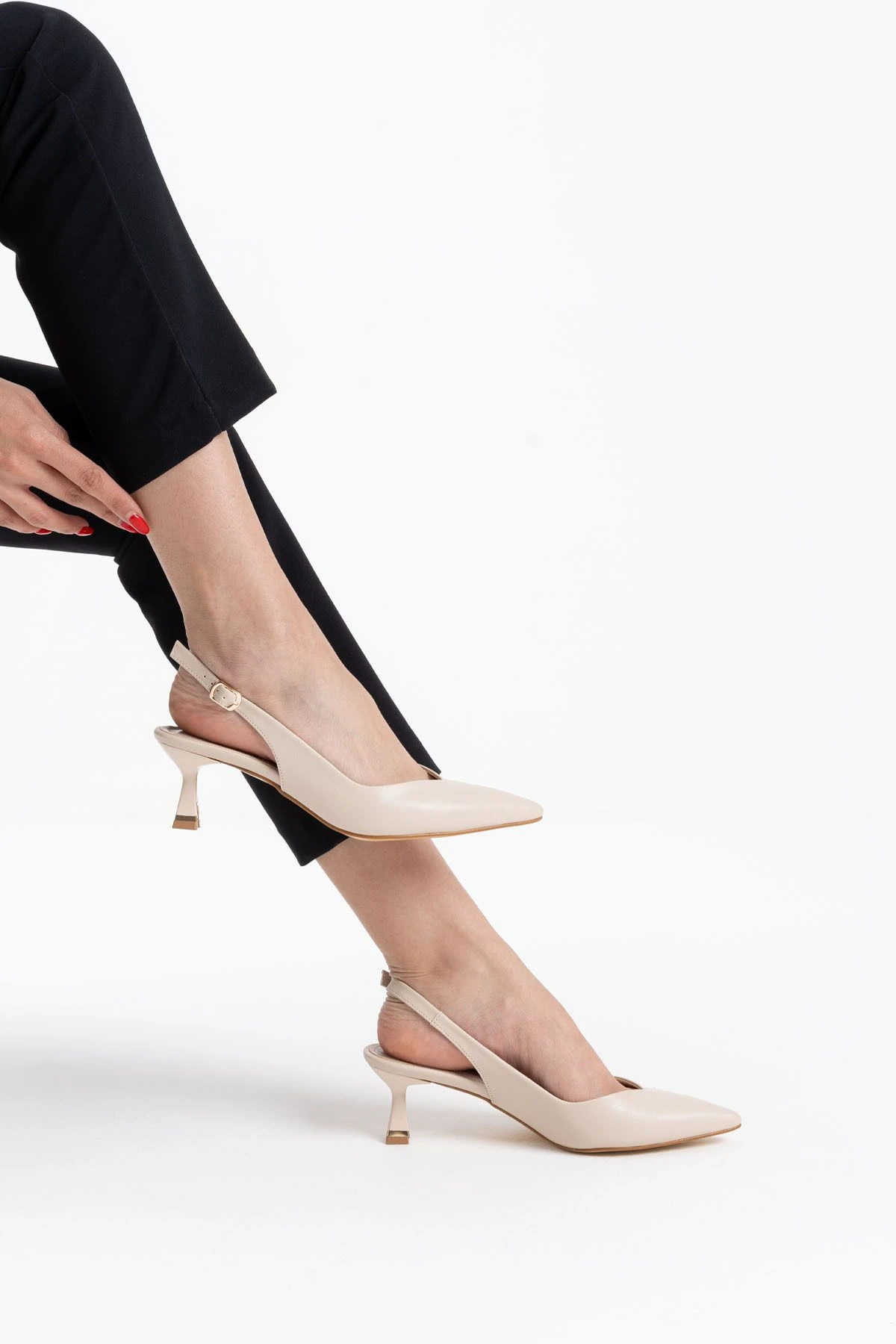 Kadın Bej Deri 5 cm Stiletto Özel Tasarım Topuk V Model Arkası Açık Rahat Massole Yeni Sezon