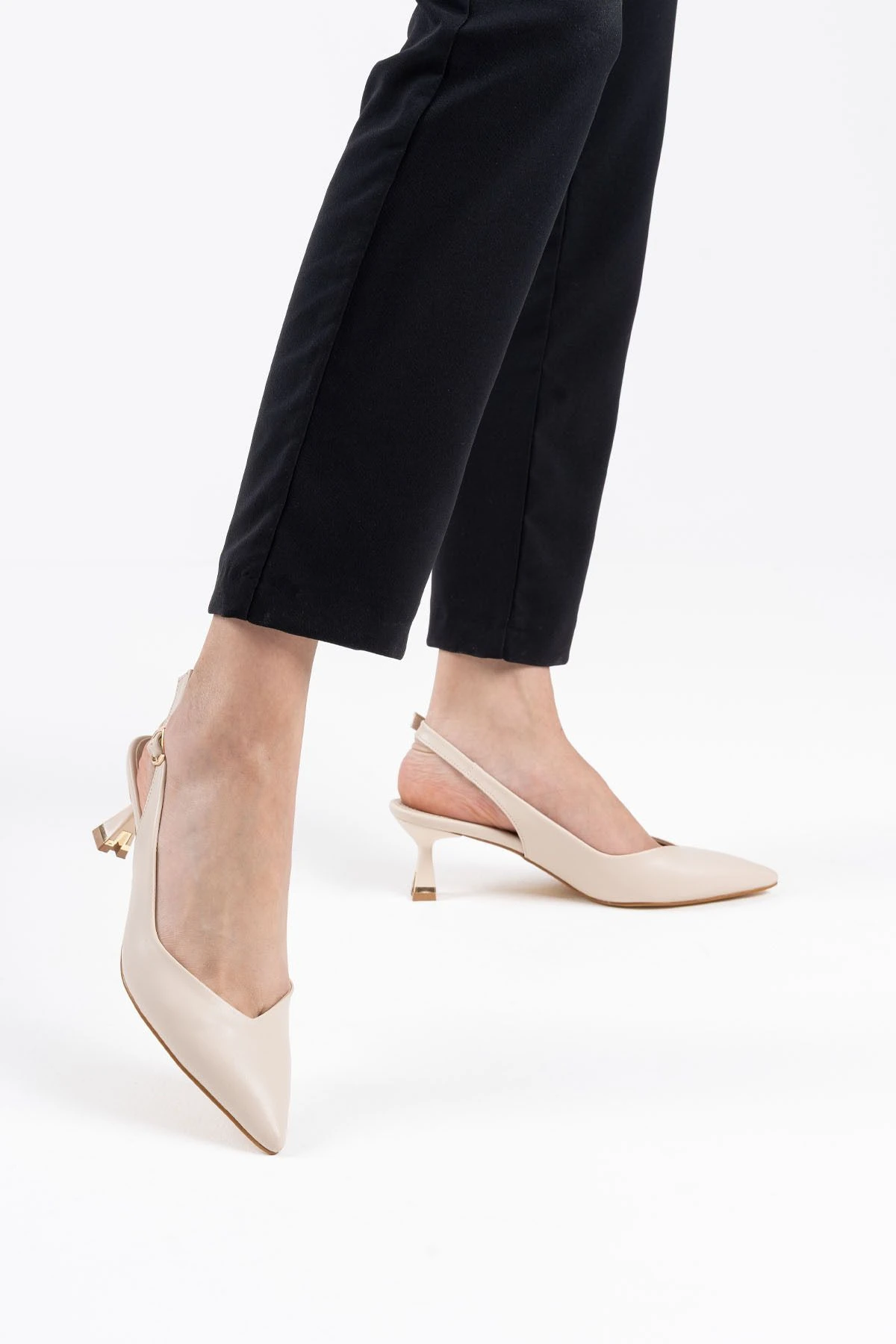 Kadın Bej Deri 5 cm Stiletto Özel Tasarım Topuk V Model Arkası Açık Rahat Massole Yeni Sezon