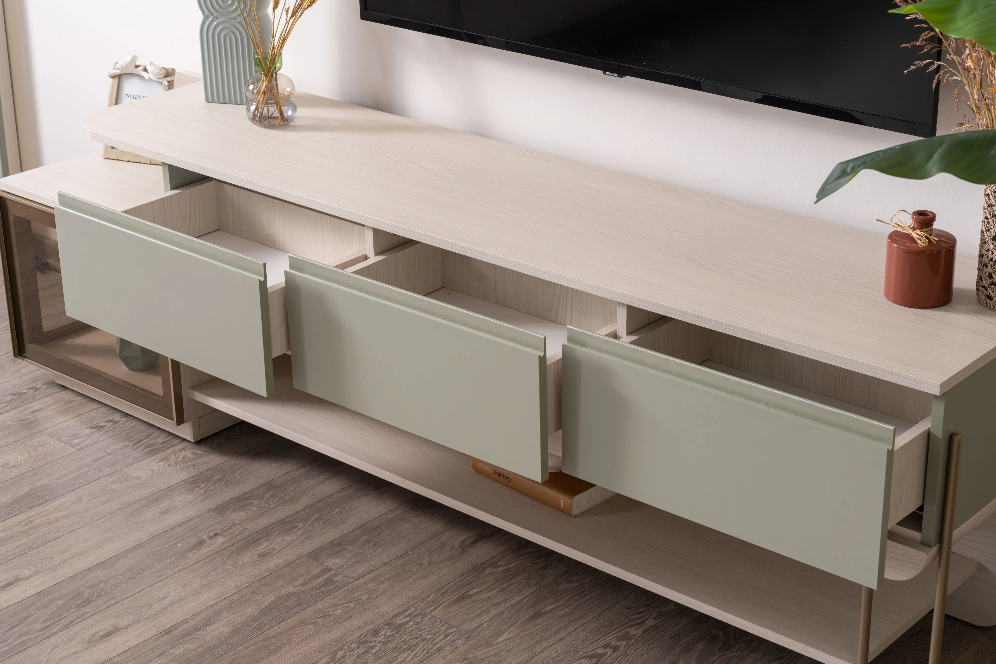 CHARİSMA TV ÜNİTESİ