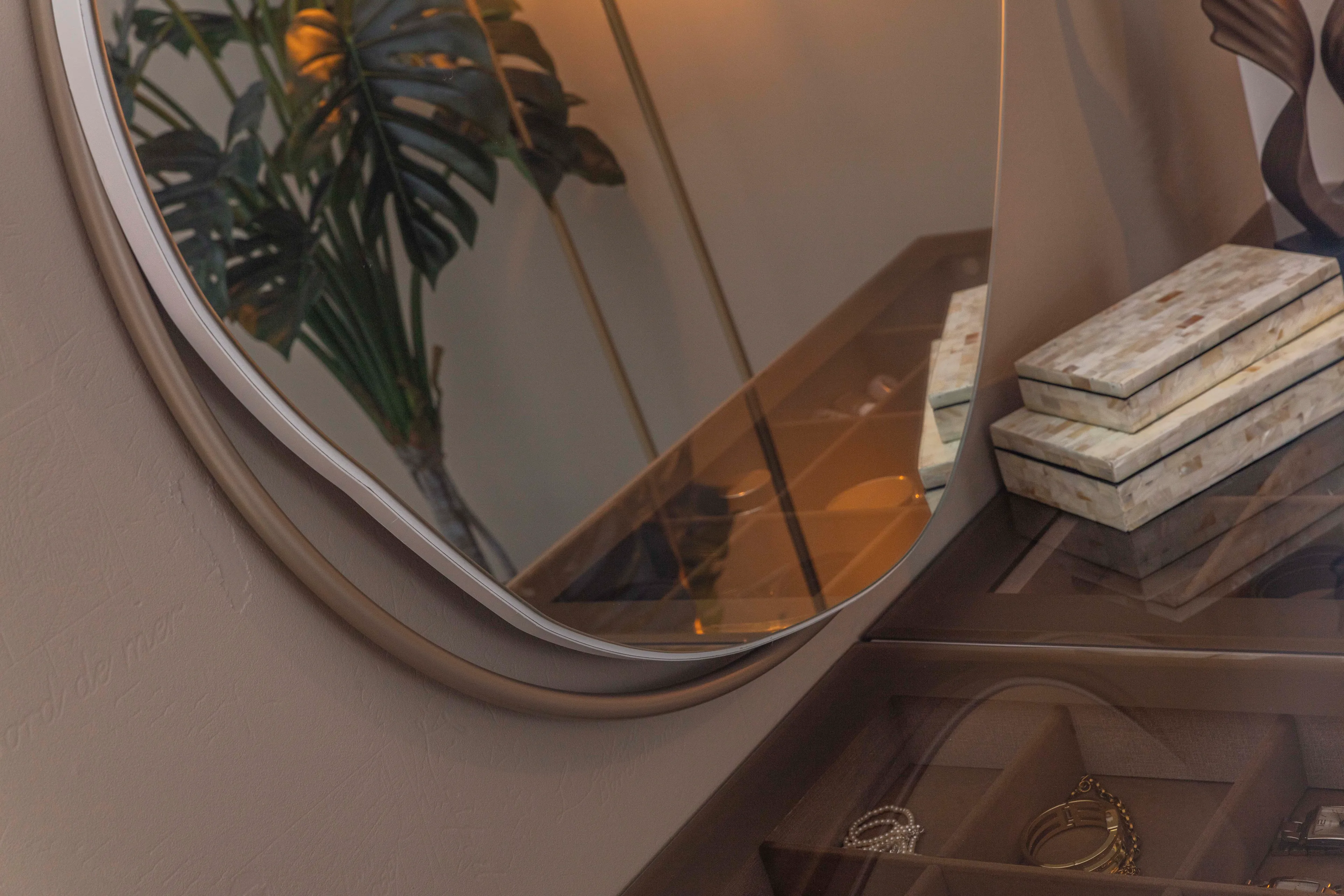 NOBLE 5 AHŞAP-CAM KAPAKLI YATAK ODASI 