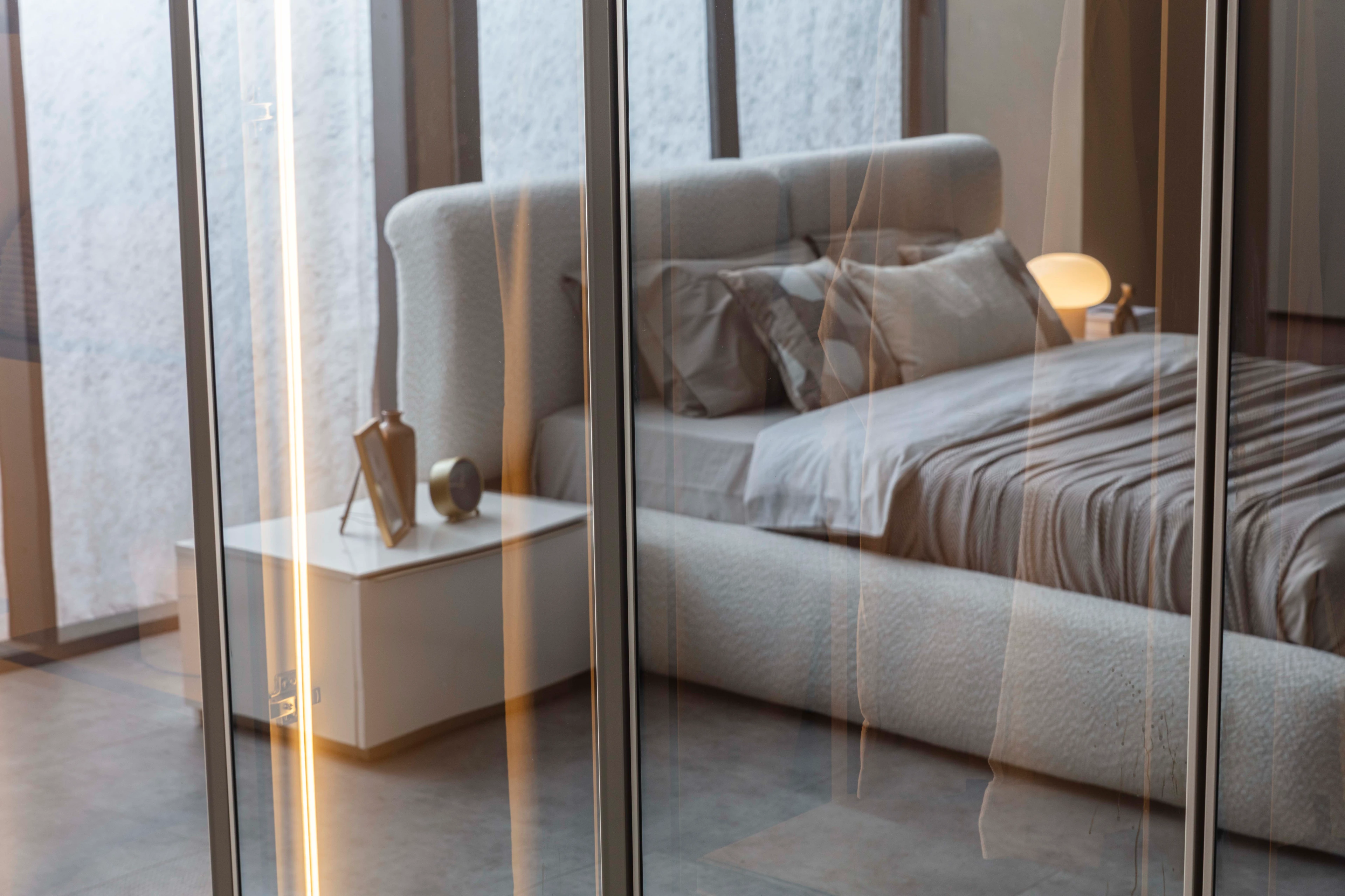 NOBLE 5 CAM KAPAKLI YATAK ODASI