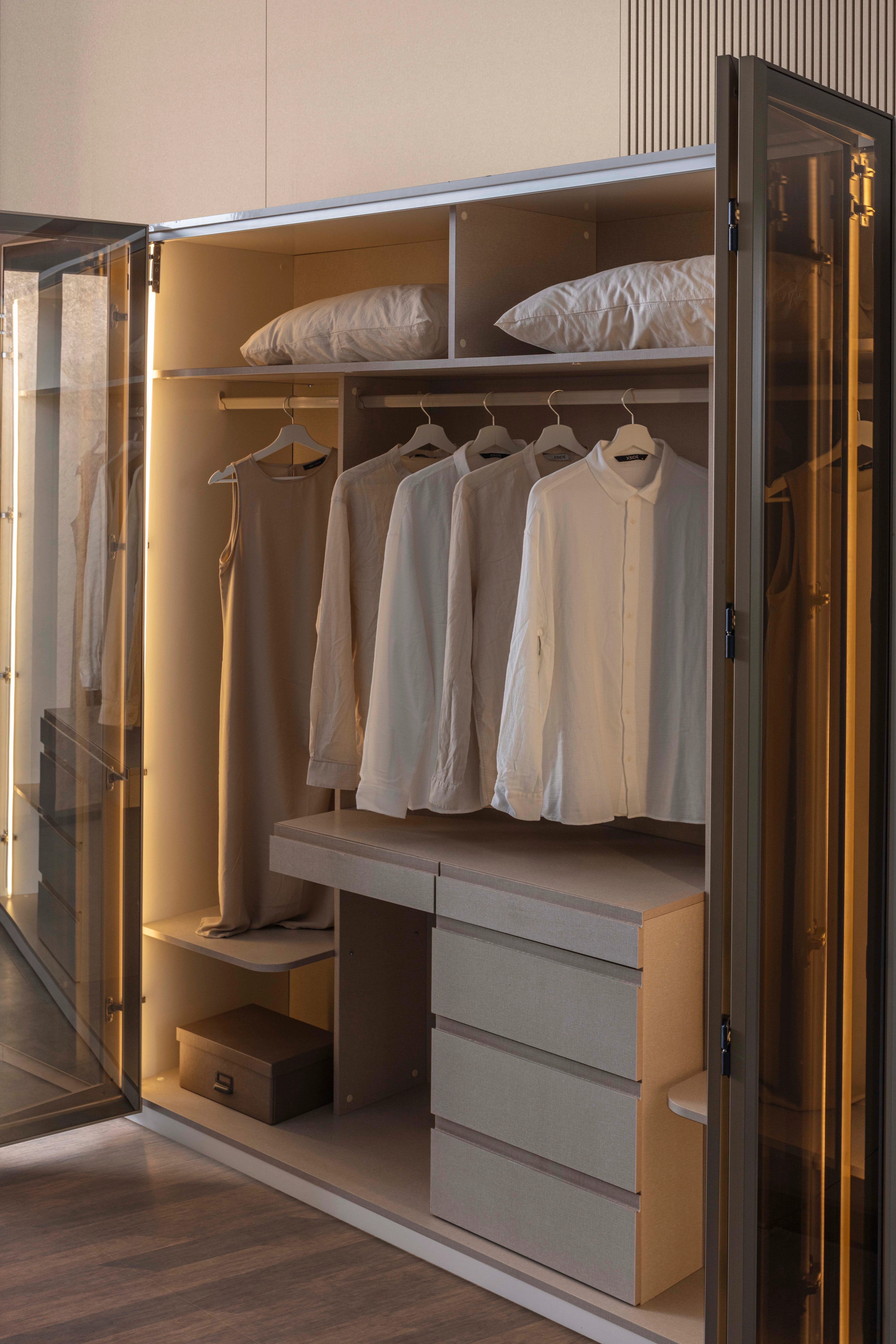 NOBLE 5 CAM KAPAKLI YATAK ODASI