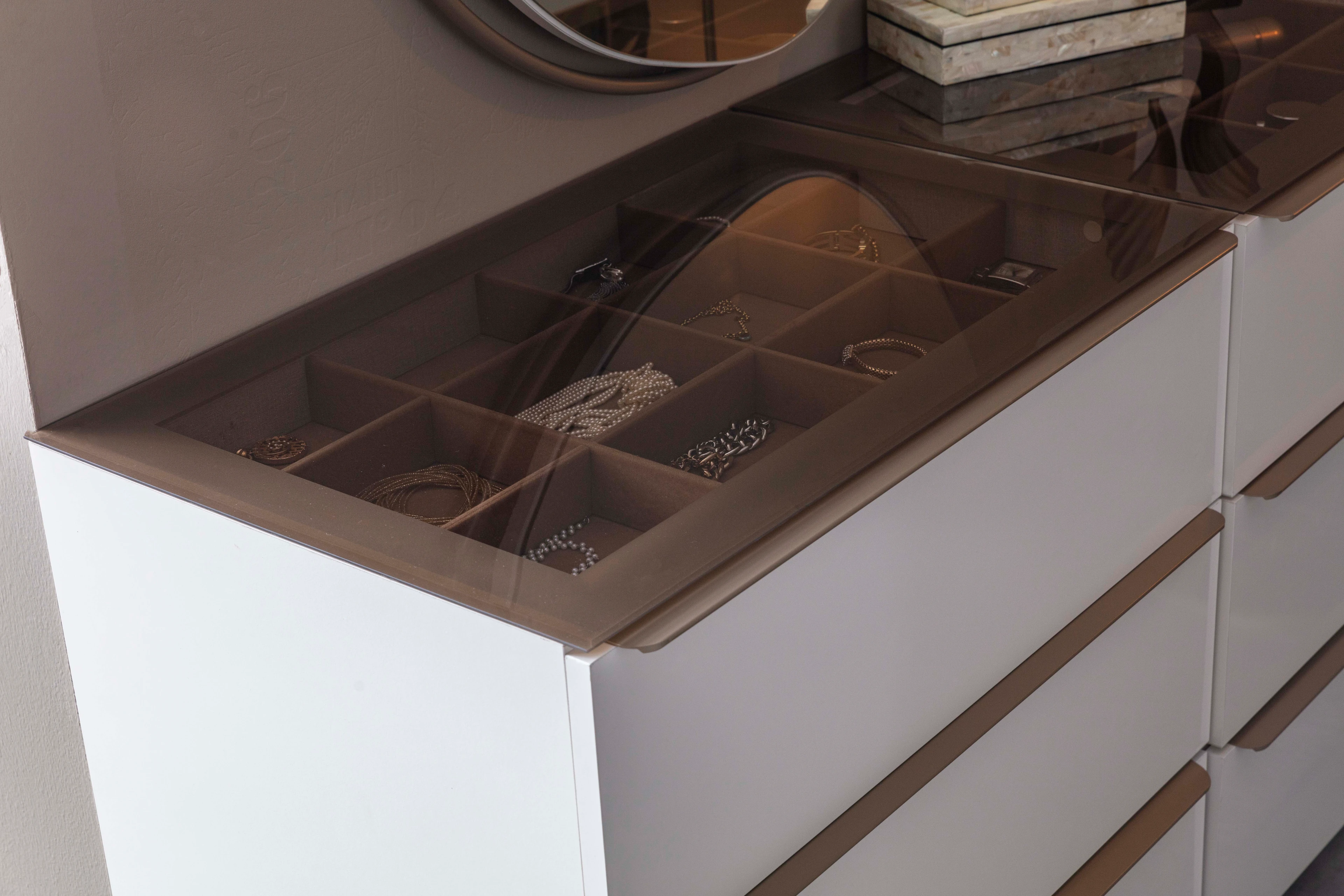 NOBLE 5 AHŞAP-CAM KAPAKLI YATAK ODASI 