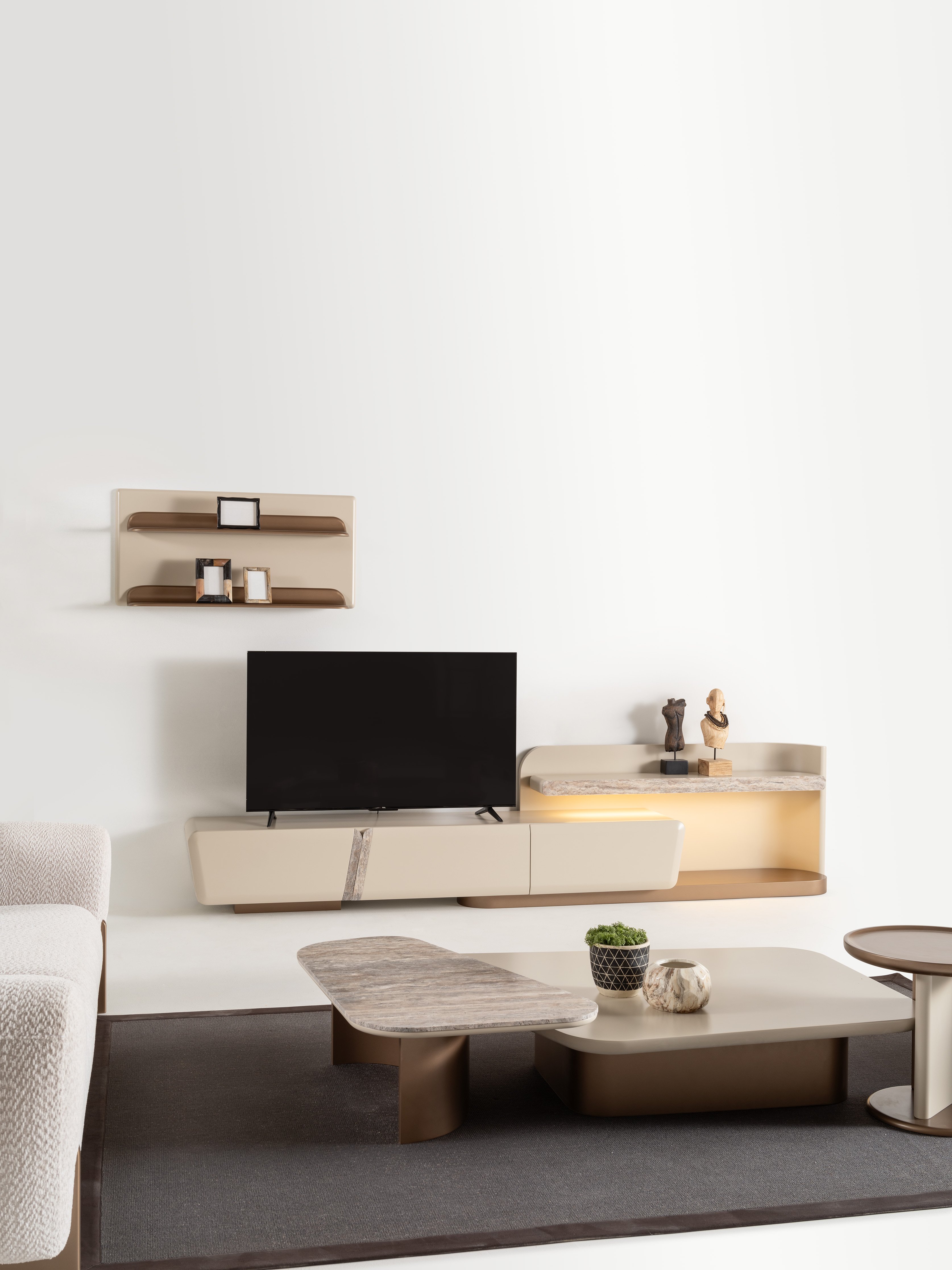 LİNDA TV RAFLI BLOK