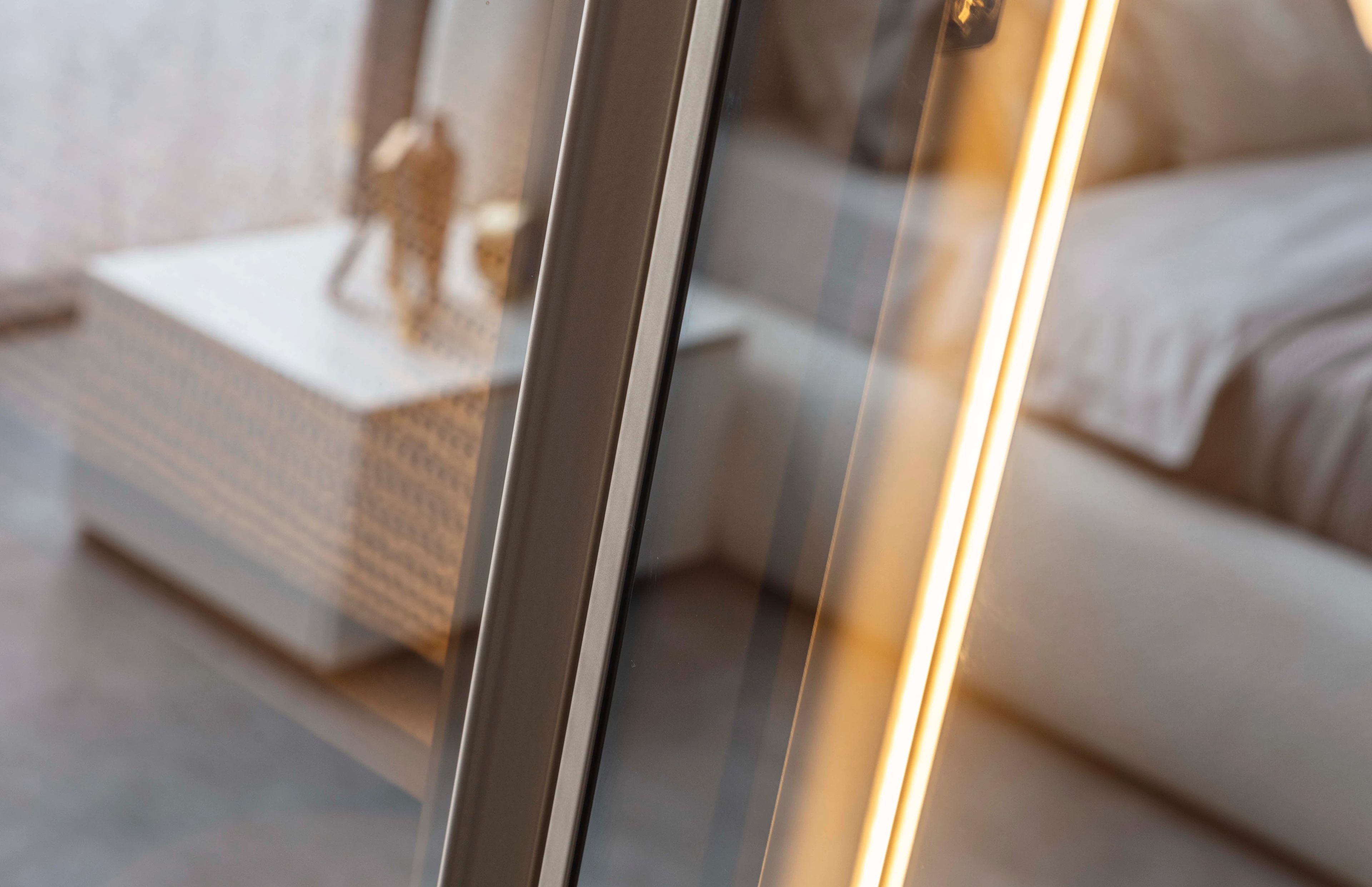 NOBLE 5 CAM KAPAKLI YATAK ODASI