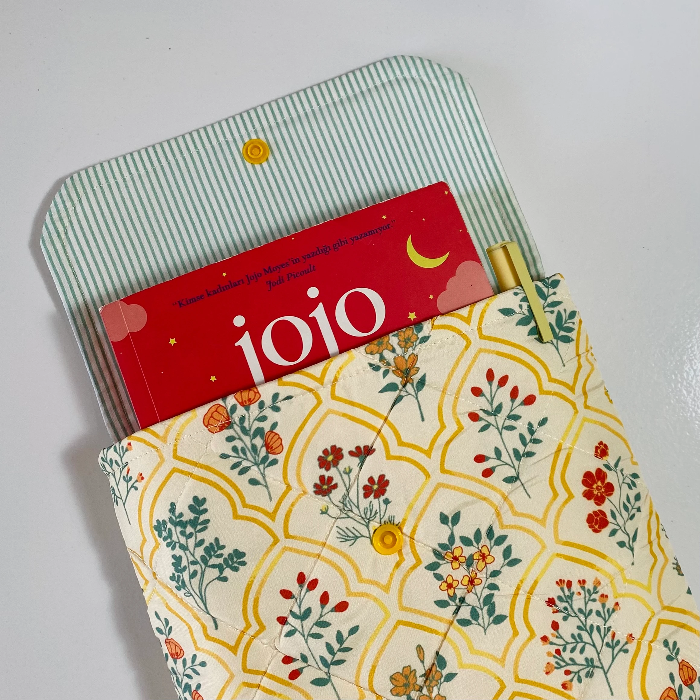 Çiçek Desenli  Kitap Kılıfı