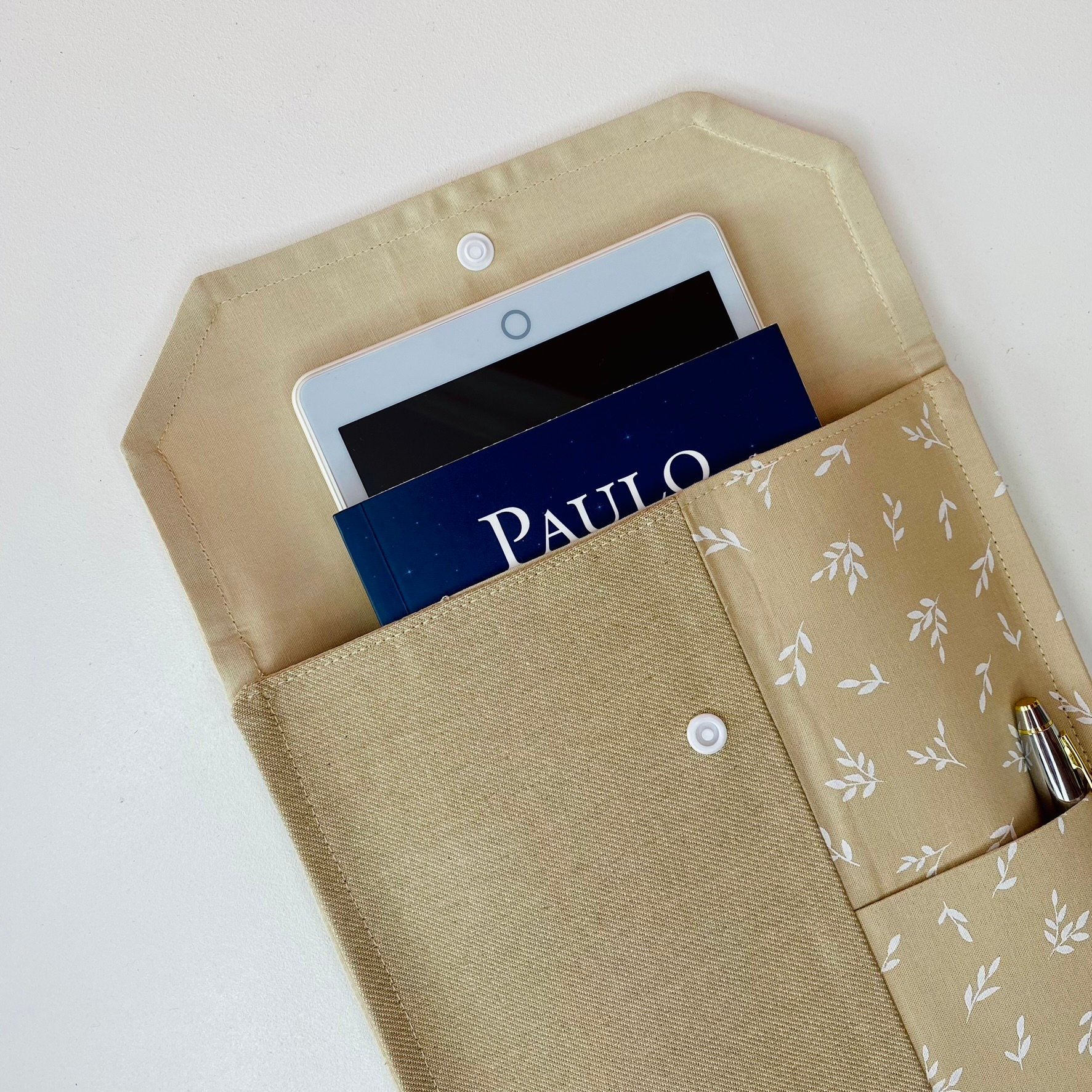 Yaprak Desenli Kitap & Tablet Kılıfı