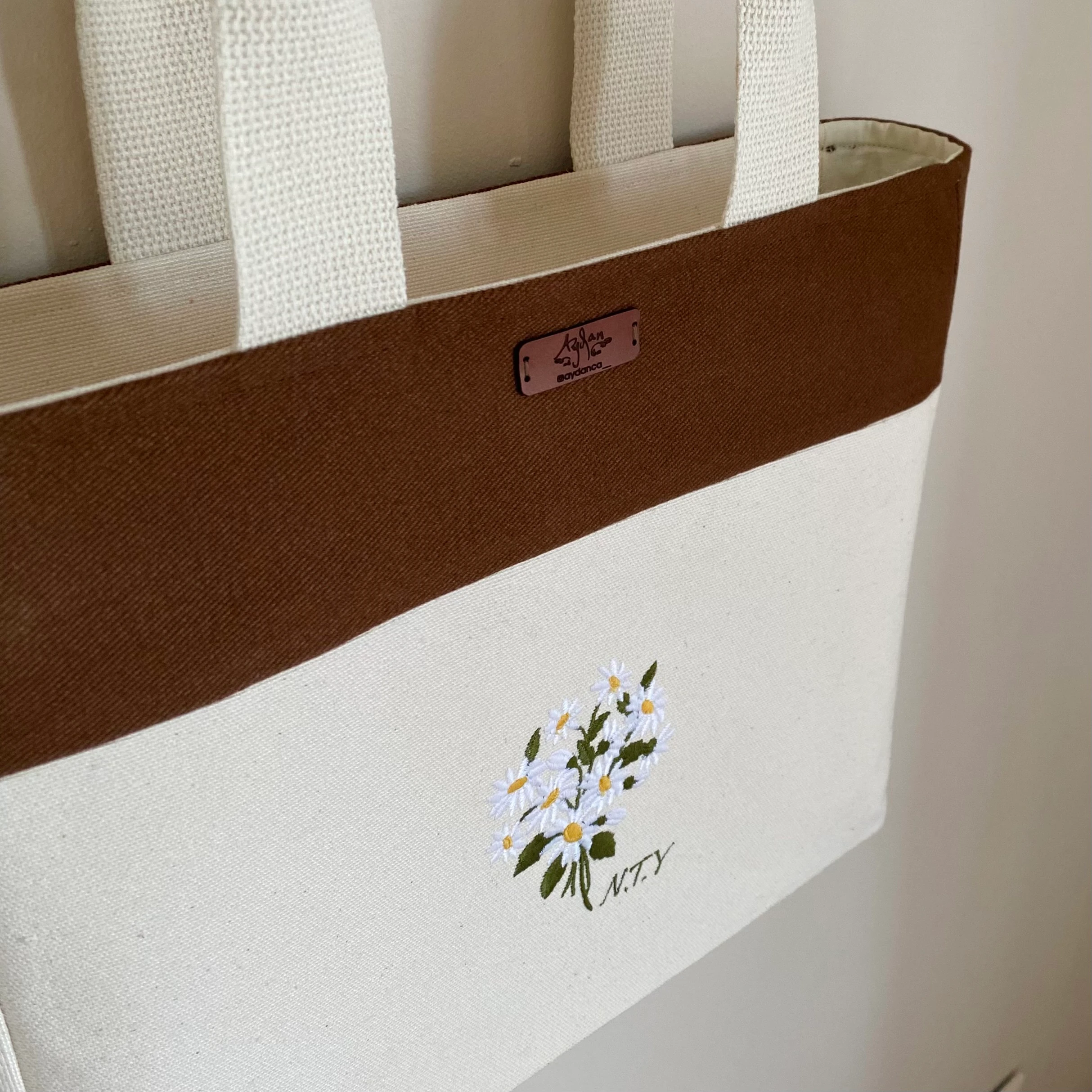 Papatya Nakışlı Kol Çantası