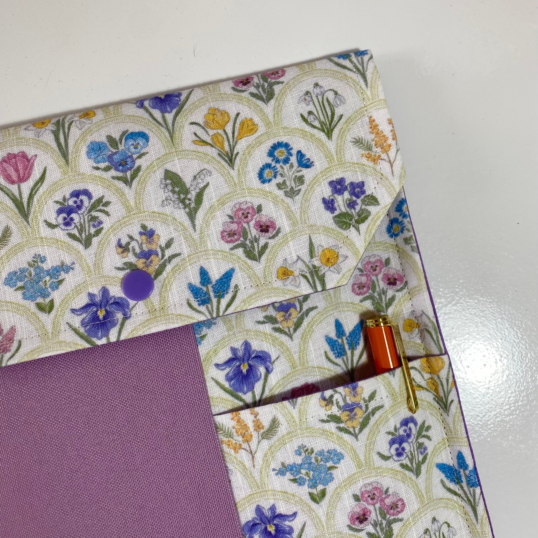 Çiçek Desenli Kitap & Tablet Kılıfı