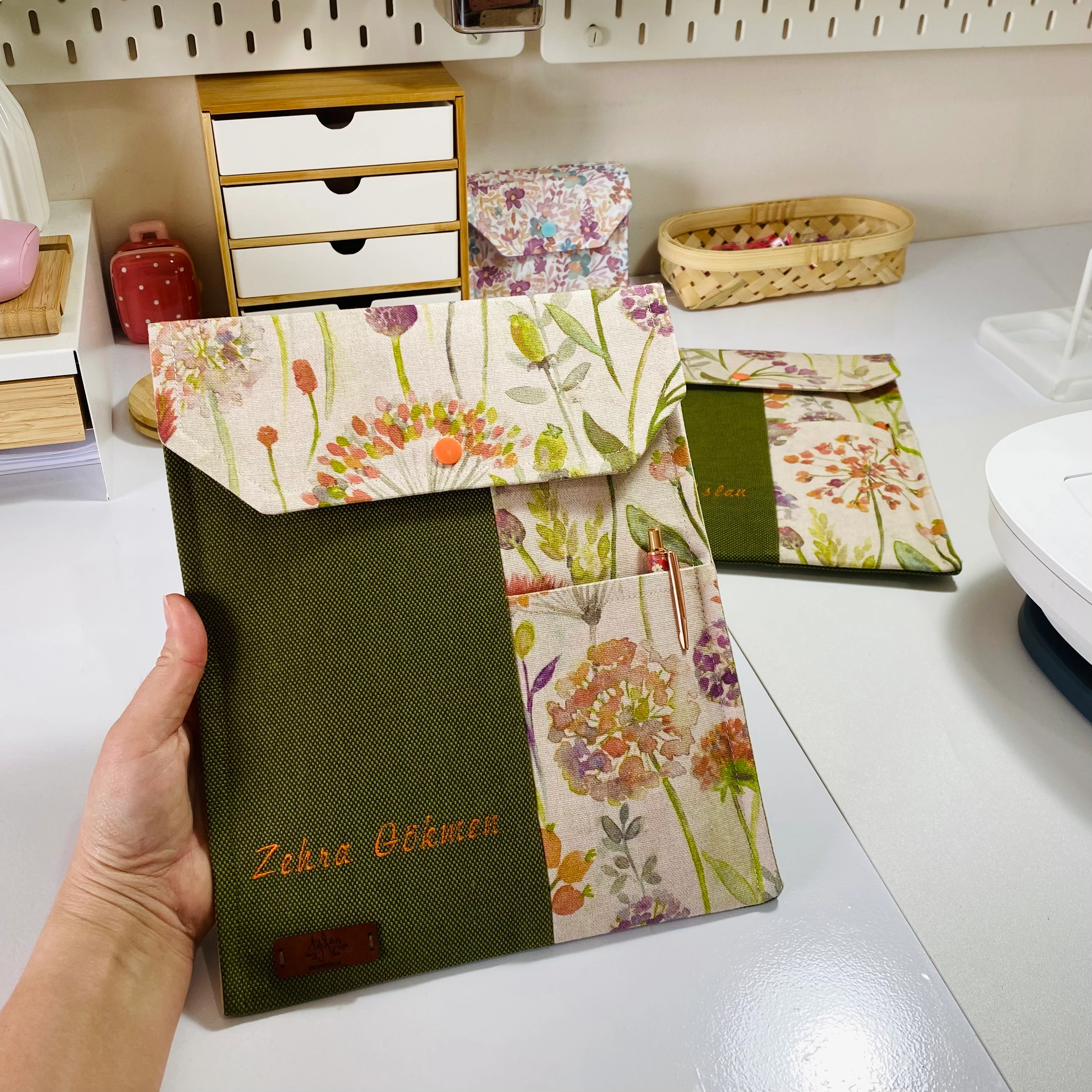 Çiçek Desenli Kitap-Tablet Kılıfı