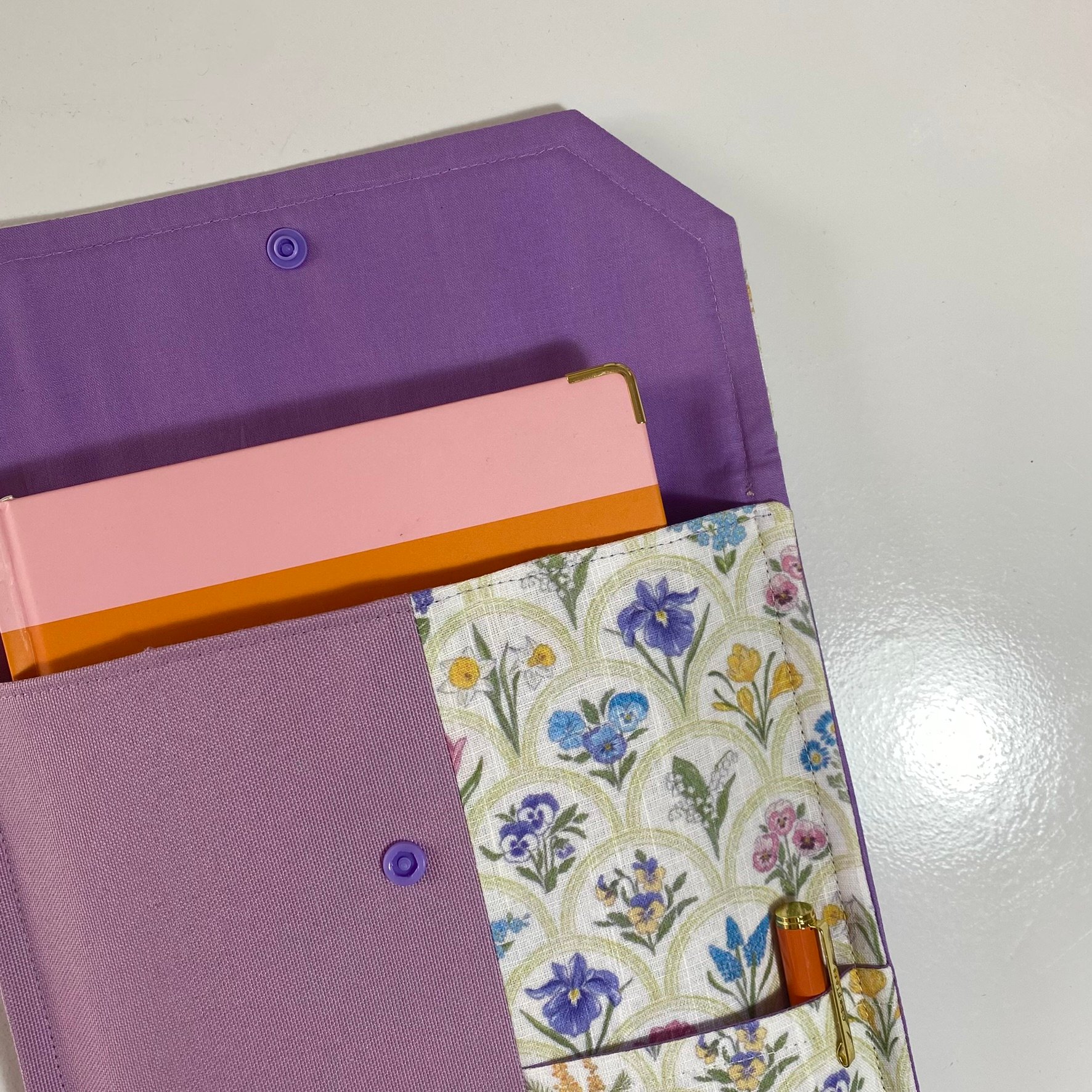 Çiçek Desenli Kitap & Tablet Kılıfı