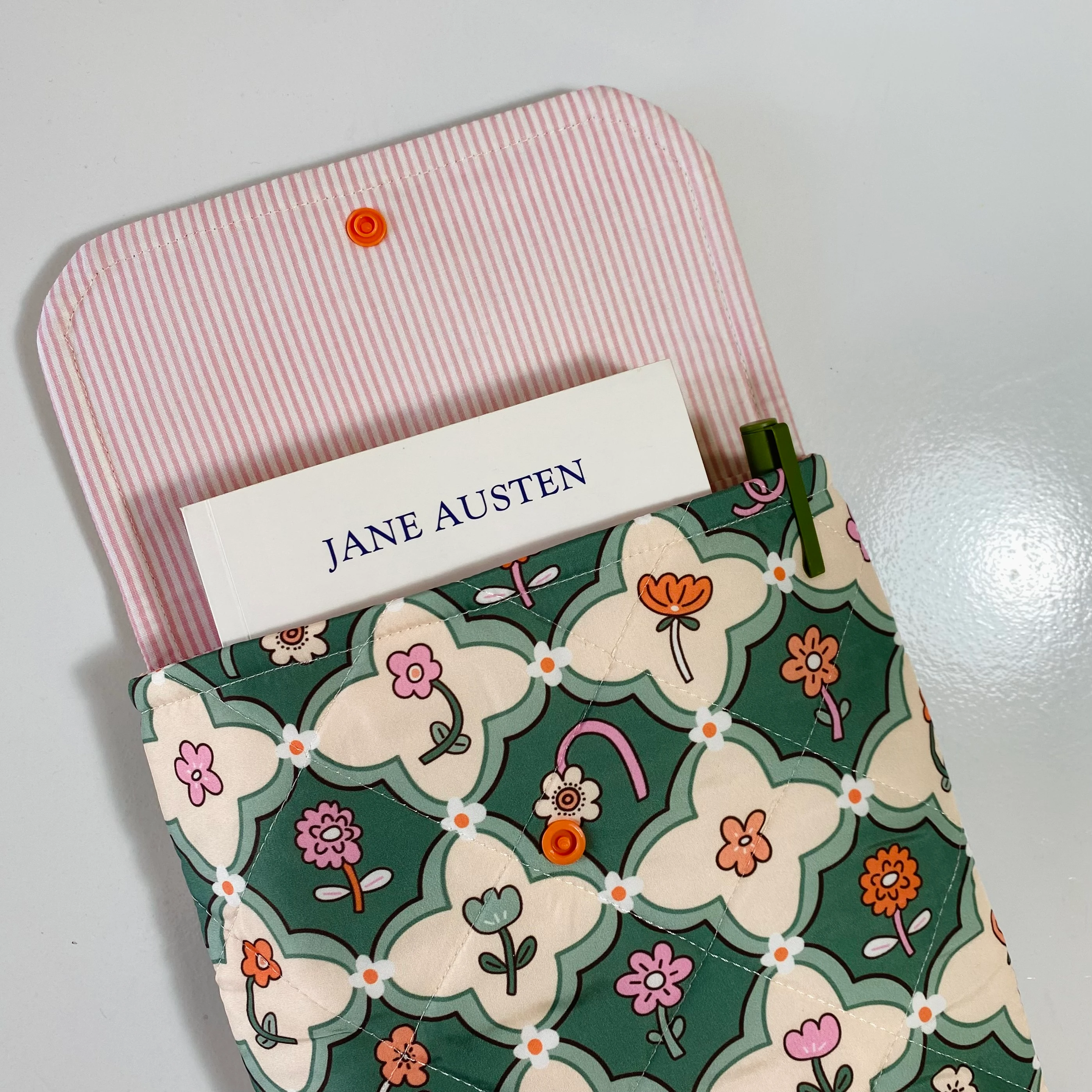 Çiçek Desenli  Kitap Kılıfı