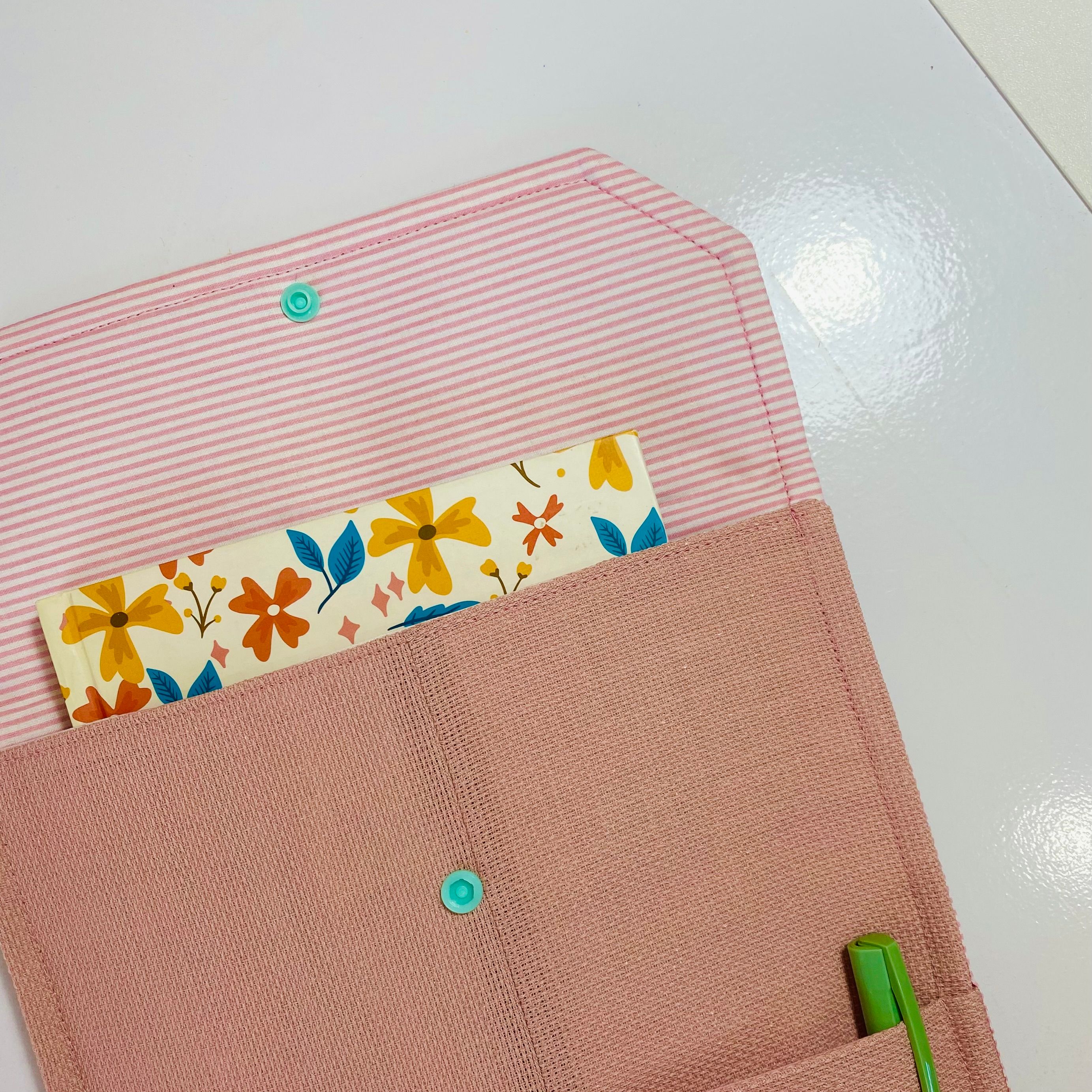 Çiçek Buketi Nakışlı Kitap-Tablet Kılıfı