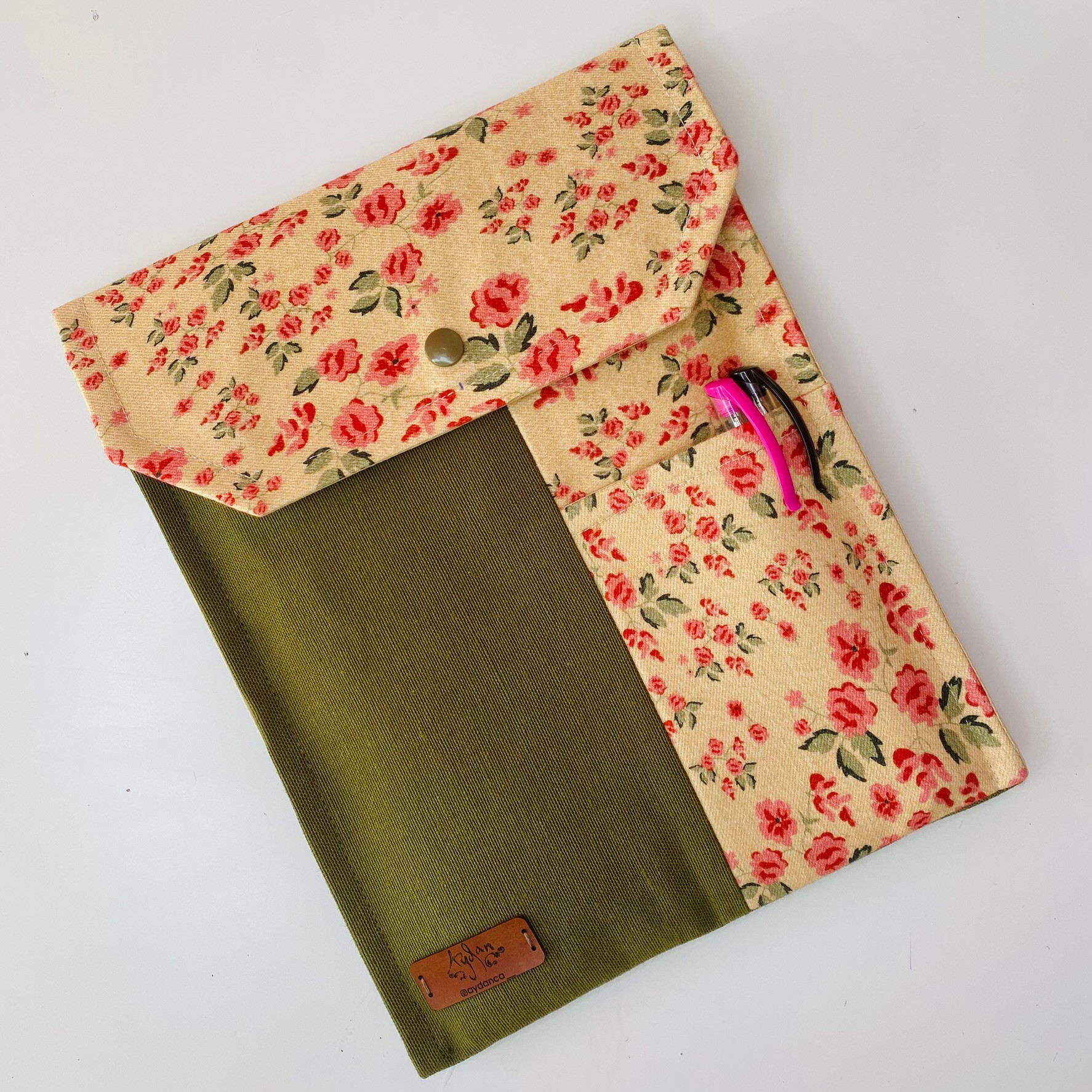 Çiçek Desenli Kitap & Tablet Kılıfı