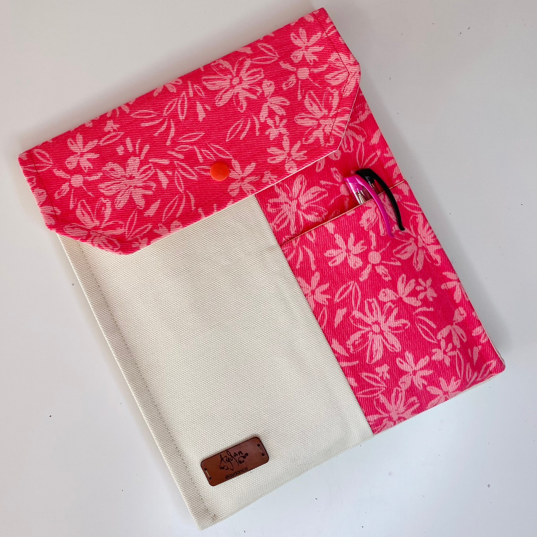 Çiçek Desenli Kitap & Tablet Kılıfı