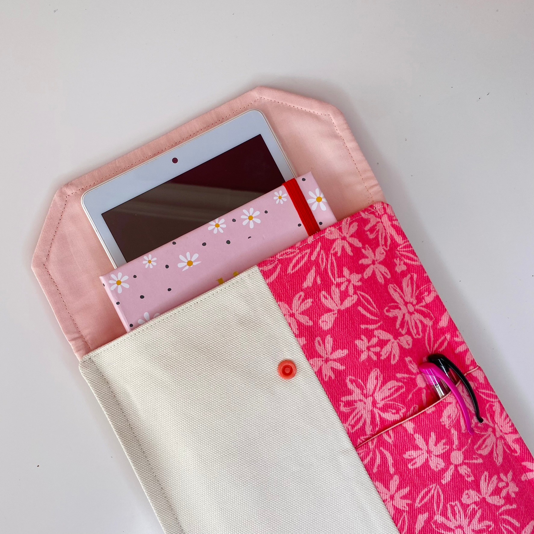 Çiçek Desenli Kitap & Tablet Kılıfı
