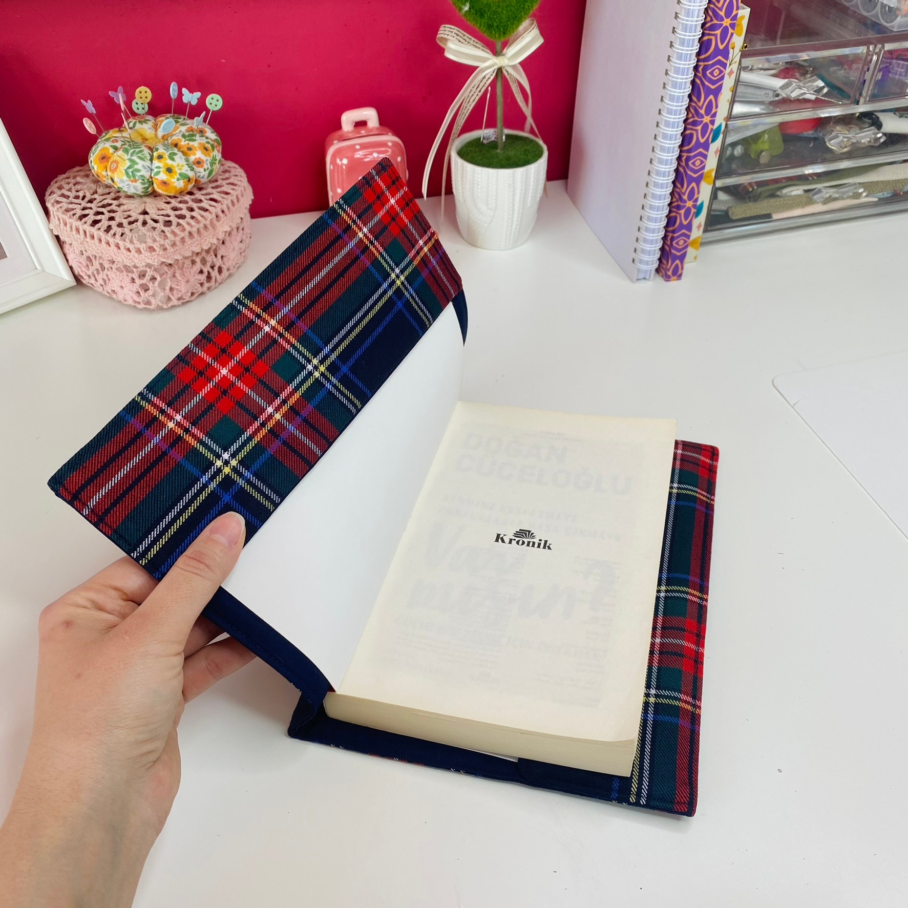 Ekose Desenli Kitap & Tablet Kılıfı