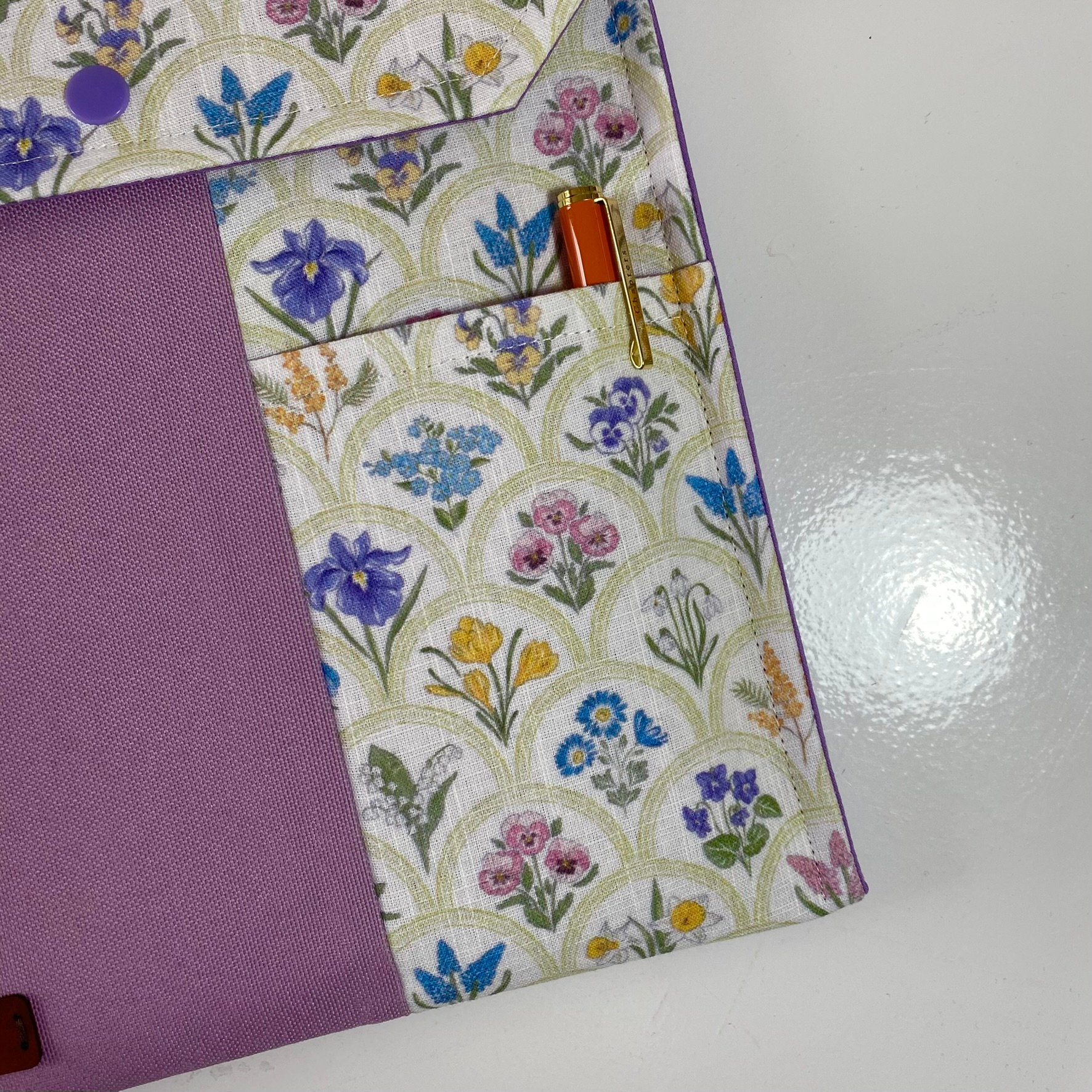 Çiçek Desenli Kitap & Tablet Kılıfı
