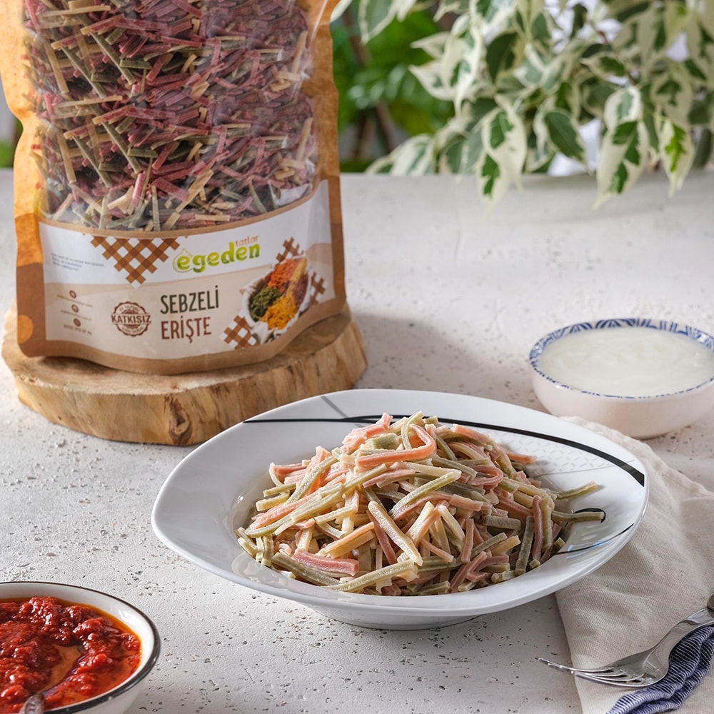 Ev Yapımı Sebzeli Erişte 1 KG