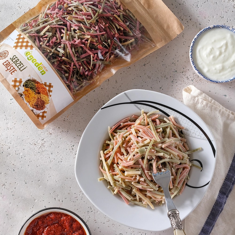 Ev Yapımı Sebzeli Erişte 1 KG