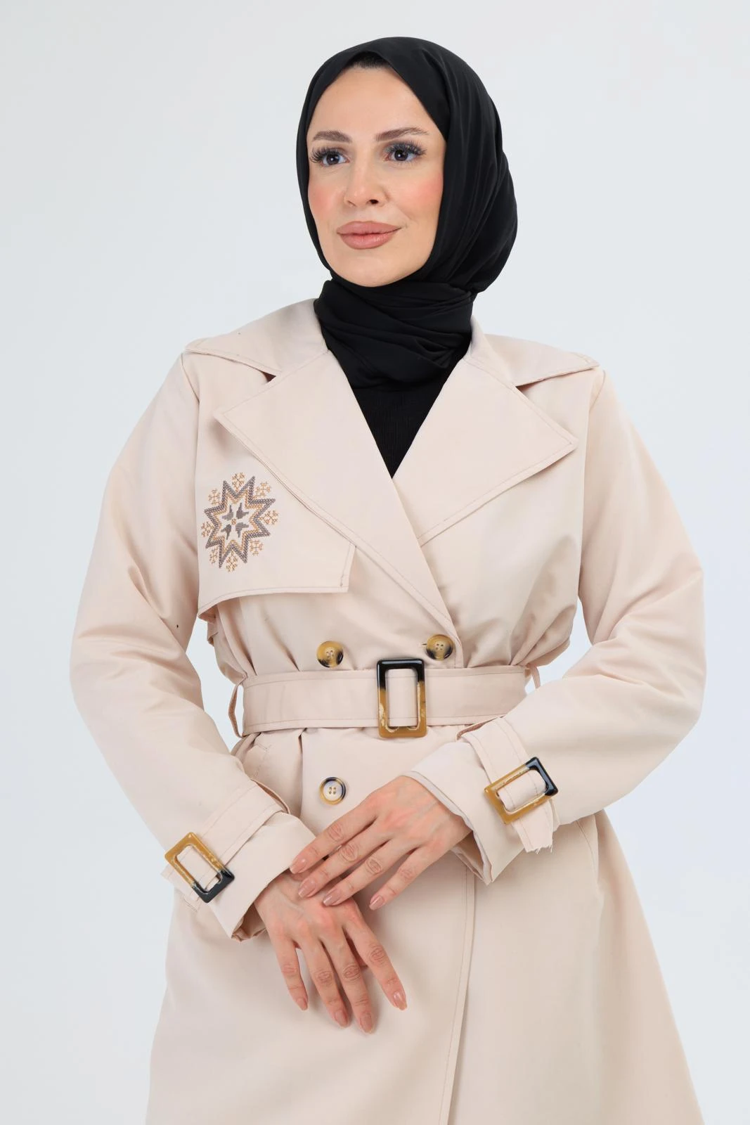 NAKIŞ DETAYLI TRENÇKOT