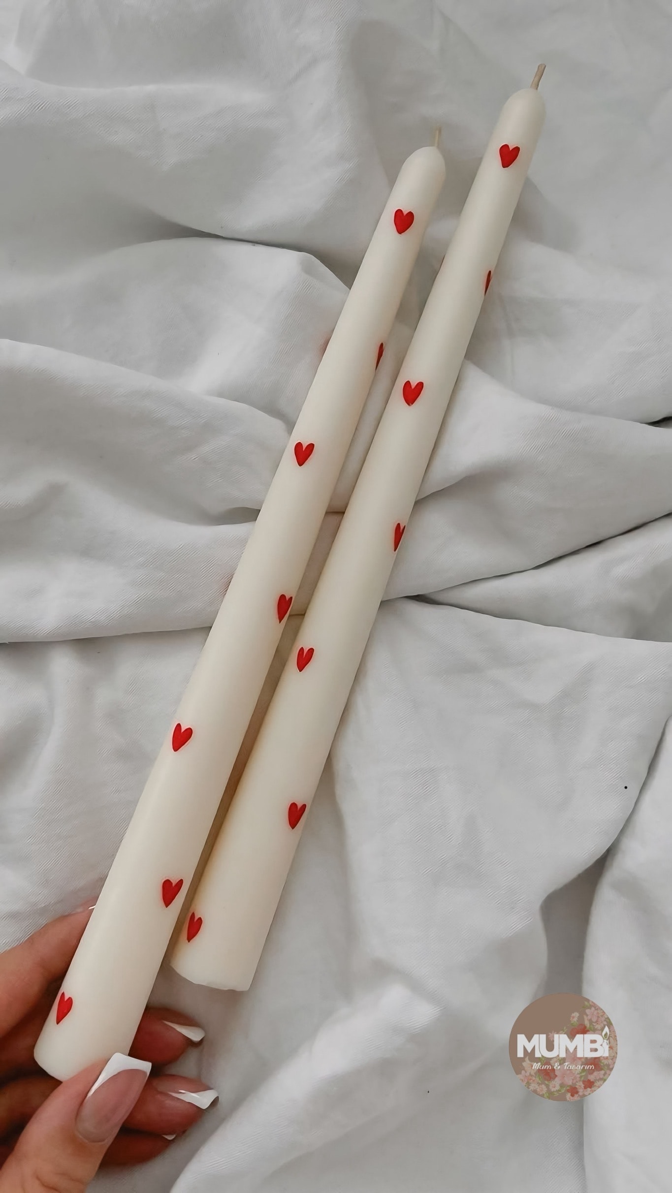 El Boyama Kırmızı Kalpli Şamdan Mum (Soya wax, kokulu)