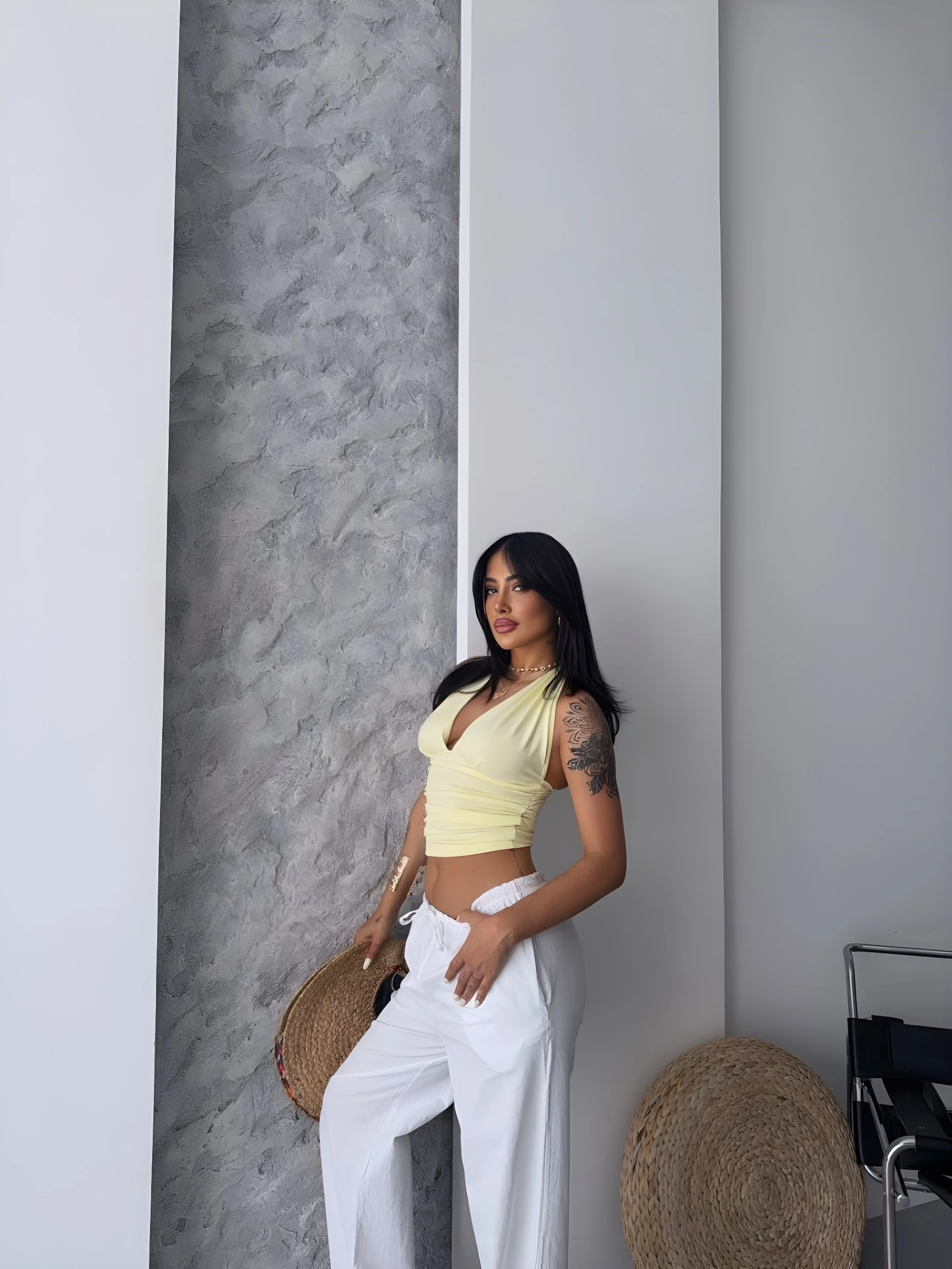 Sırt Dekolteli Boyundan Bağlamalı Bluz