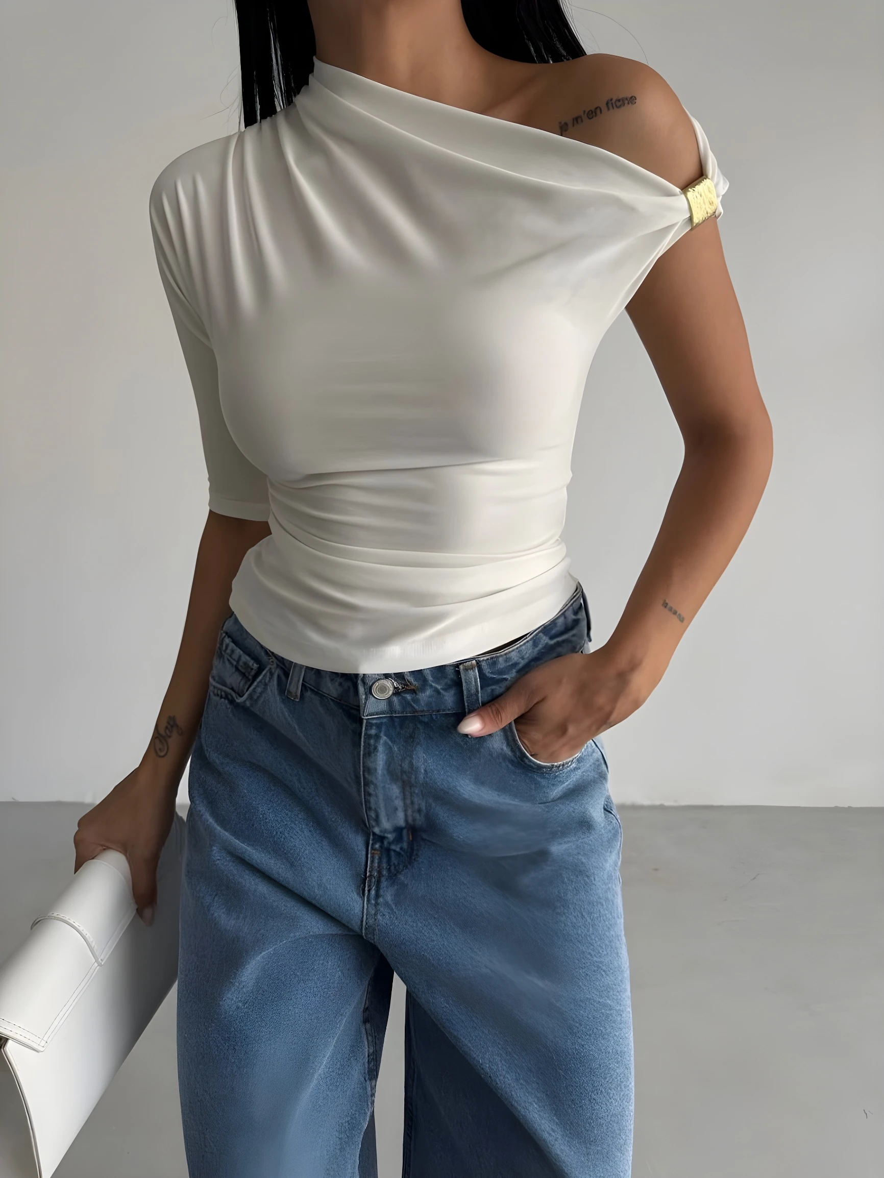  Aksesuar Detay Cutout Bluz