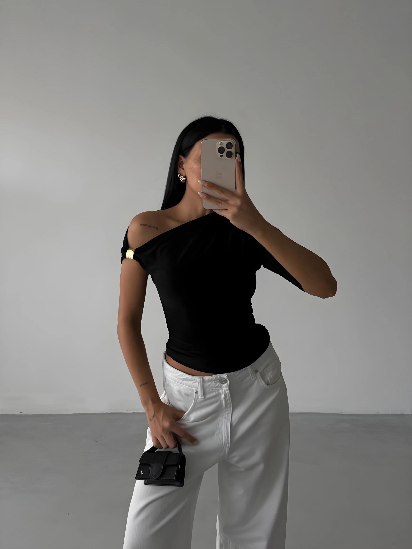  Aksesuar Detay Cutout Bluz - Siyah