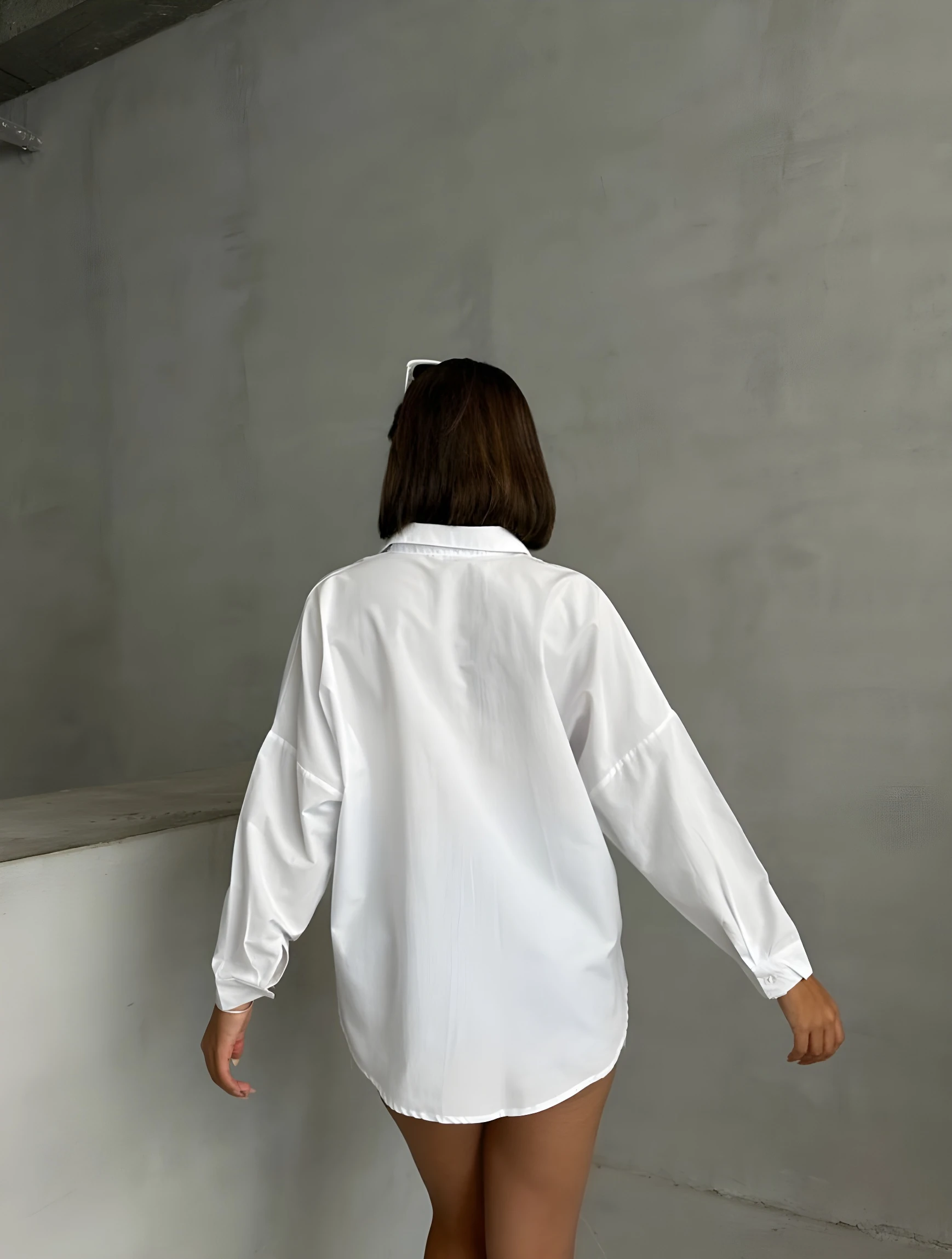 Beyaz Pullu Kot Cep Detaylı Kadın Gömlek