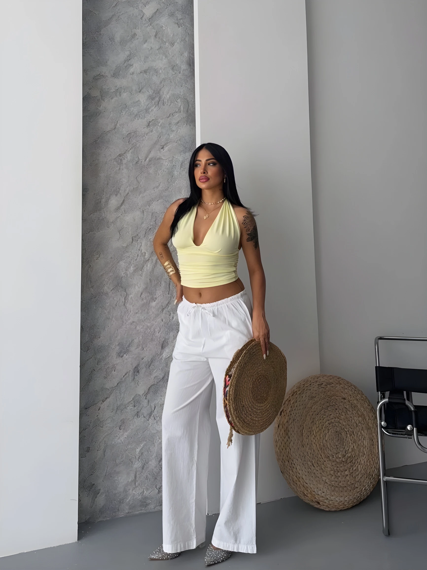 Sırt Dekolteli Boyundan Bağlamalı Bluz