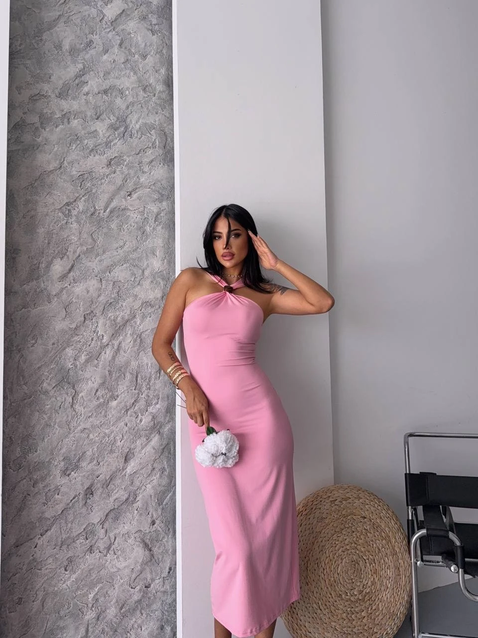  Aksesuarlı Çapraz Yaka Midi Elbise