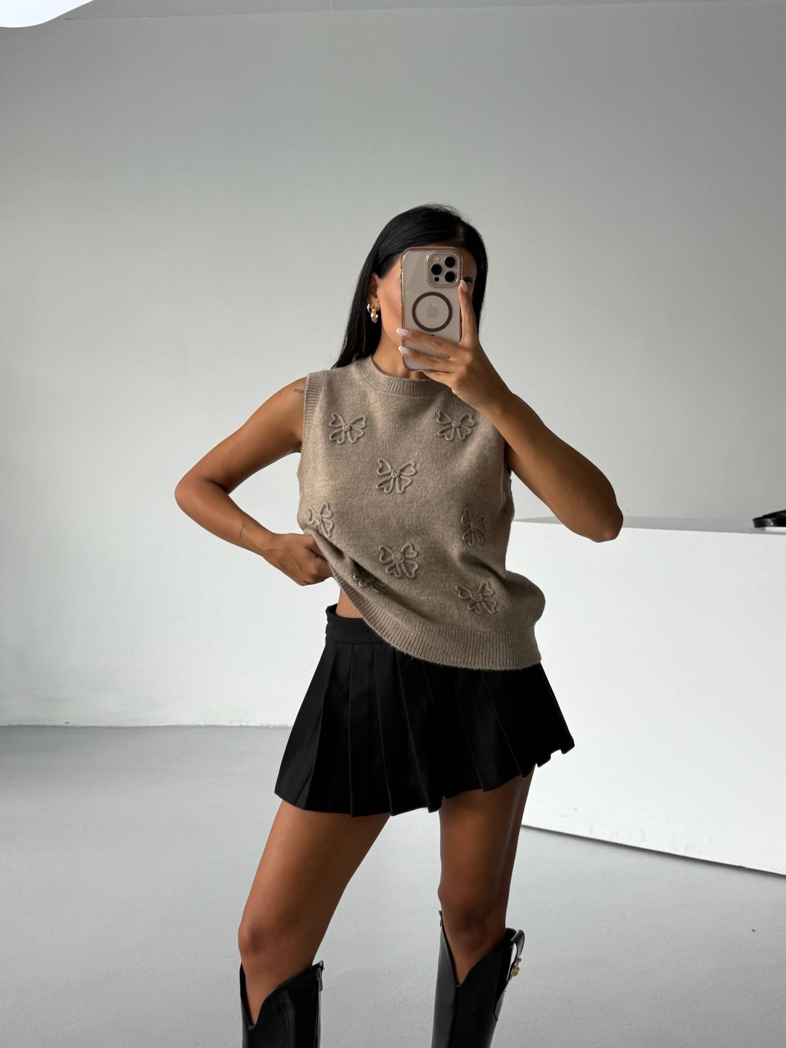 Fiyonk İşlemeli Yuvarlak Yaka Kazak