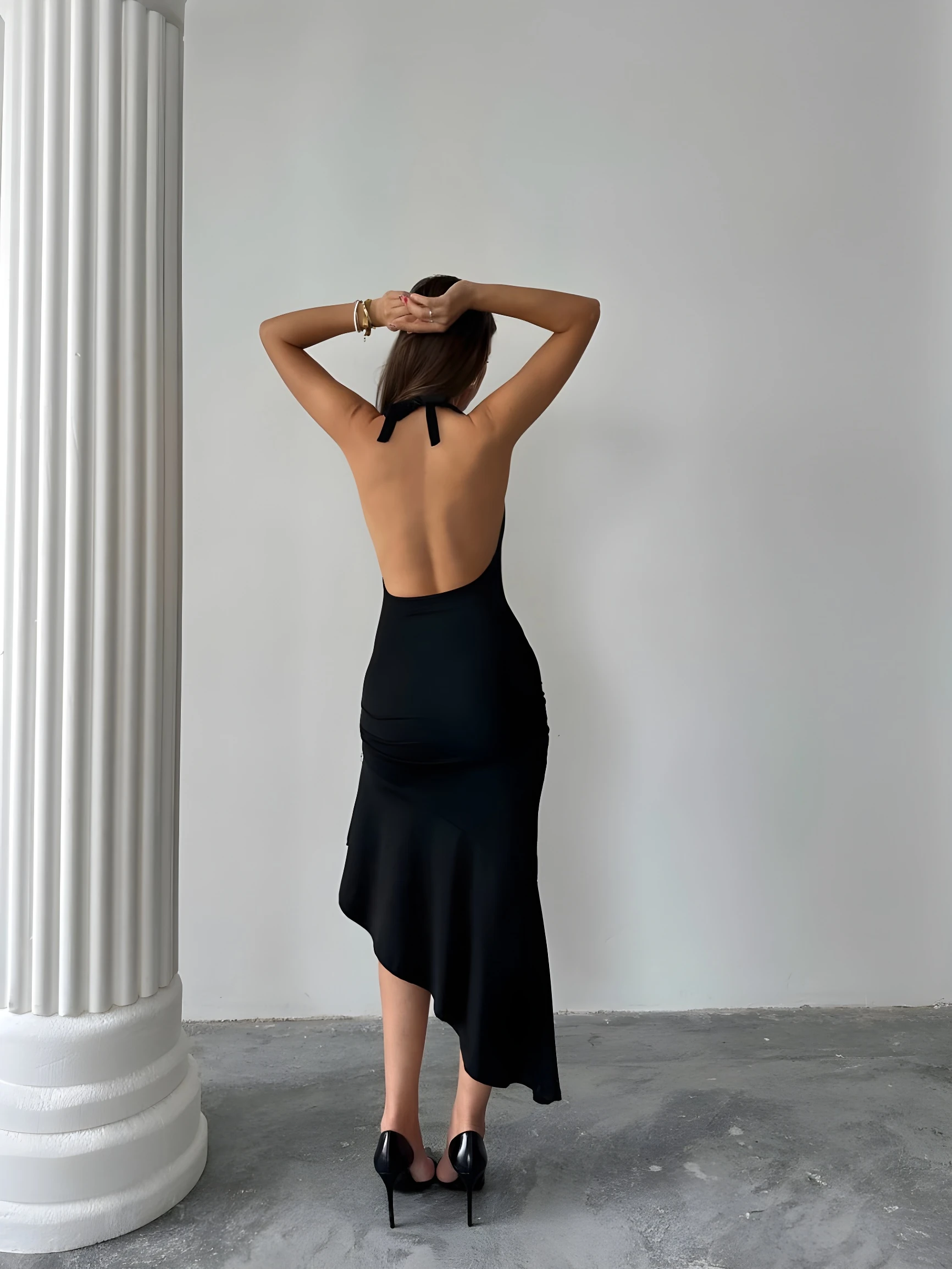 Sırt Dekolteli Halter Yaka Midi Elbise